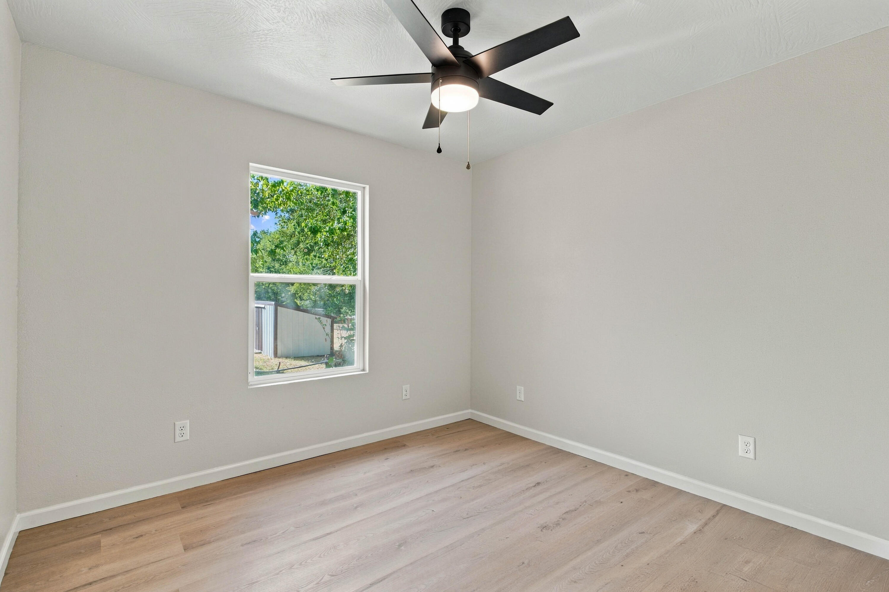 110 West Park Street Property Photo 24