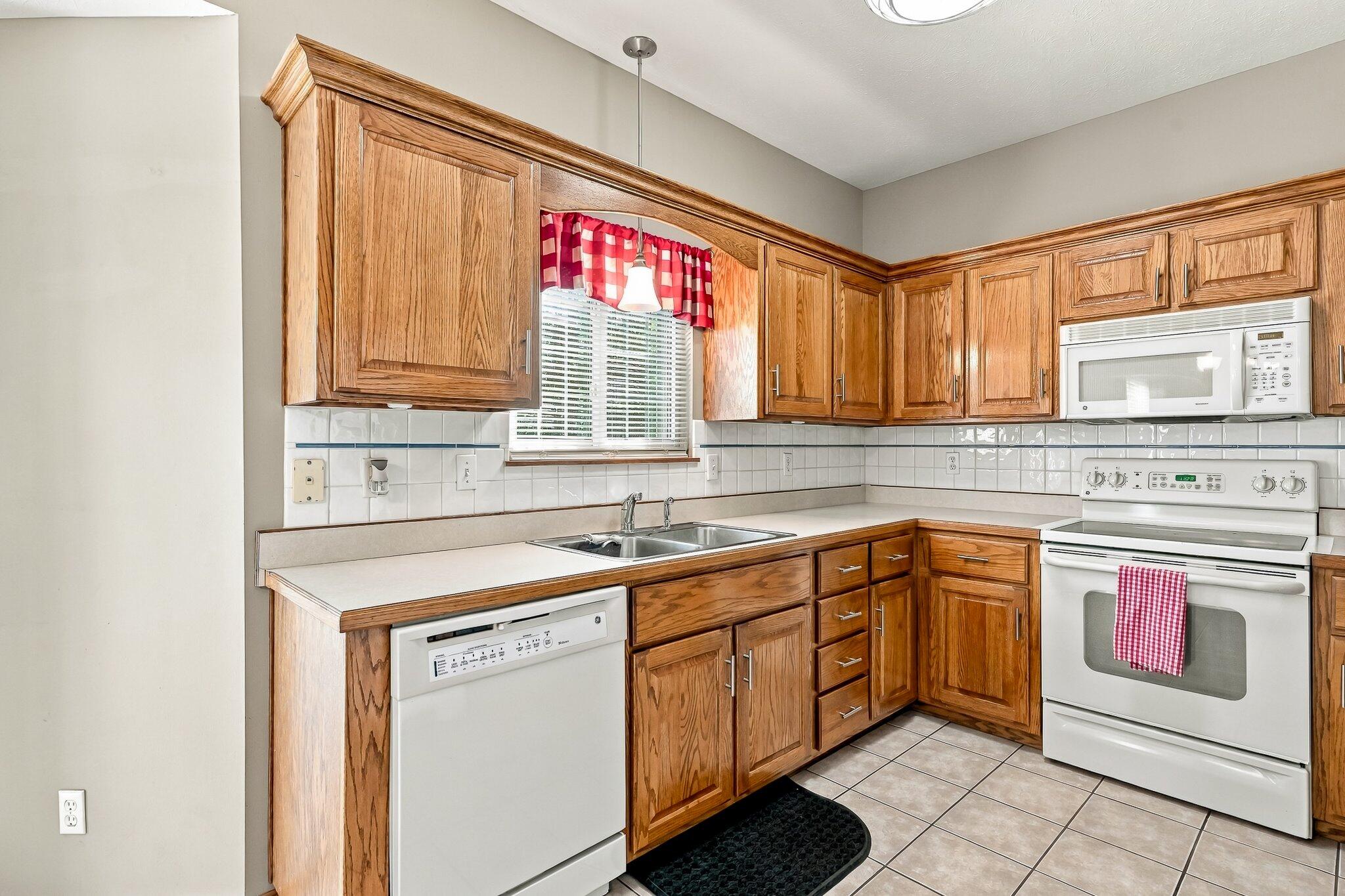 2327 West Chesterfield Boulevard F Property Photo 9
