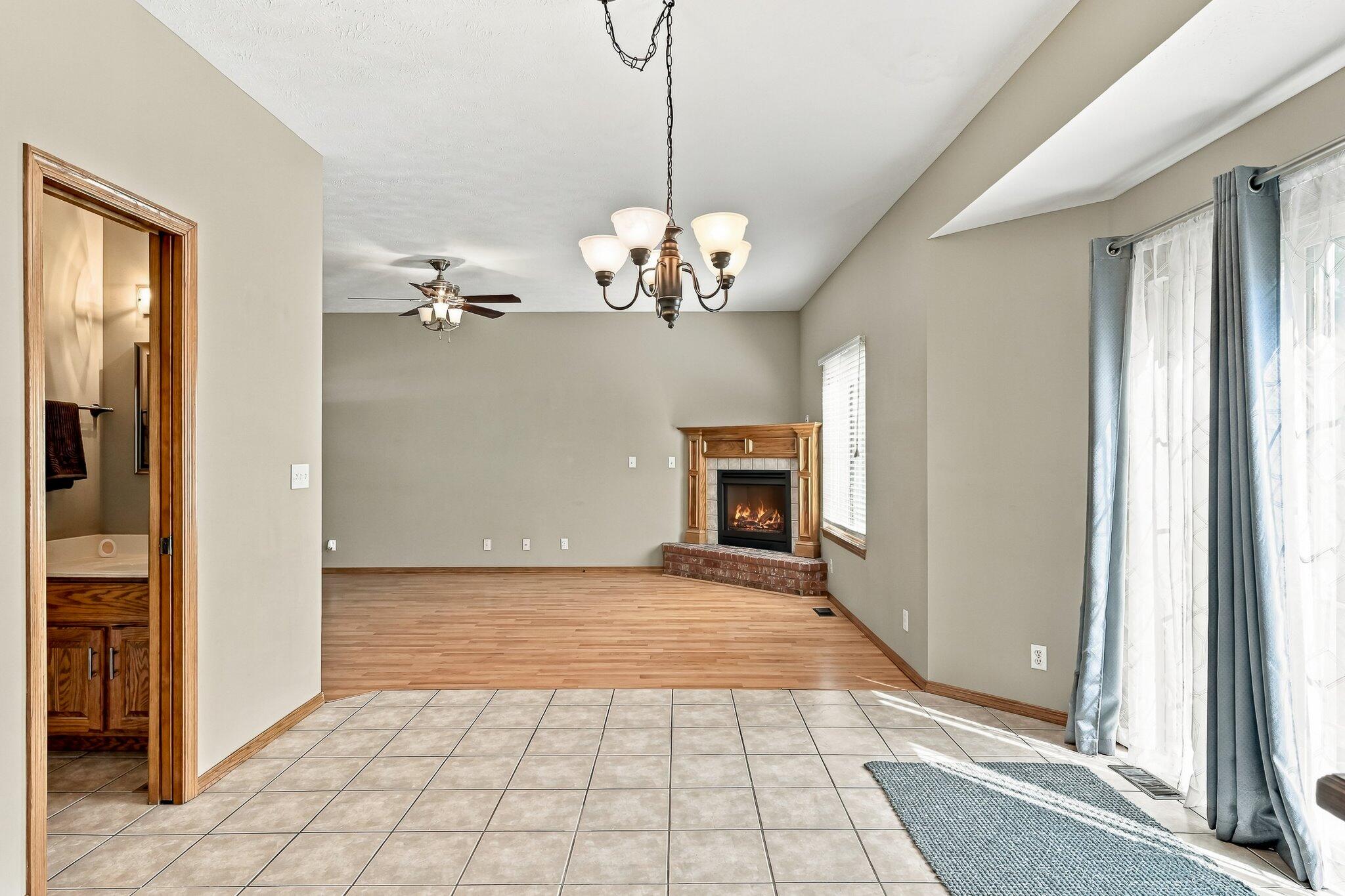 2327 West Chesterfield Boulevard F Property Photo 11