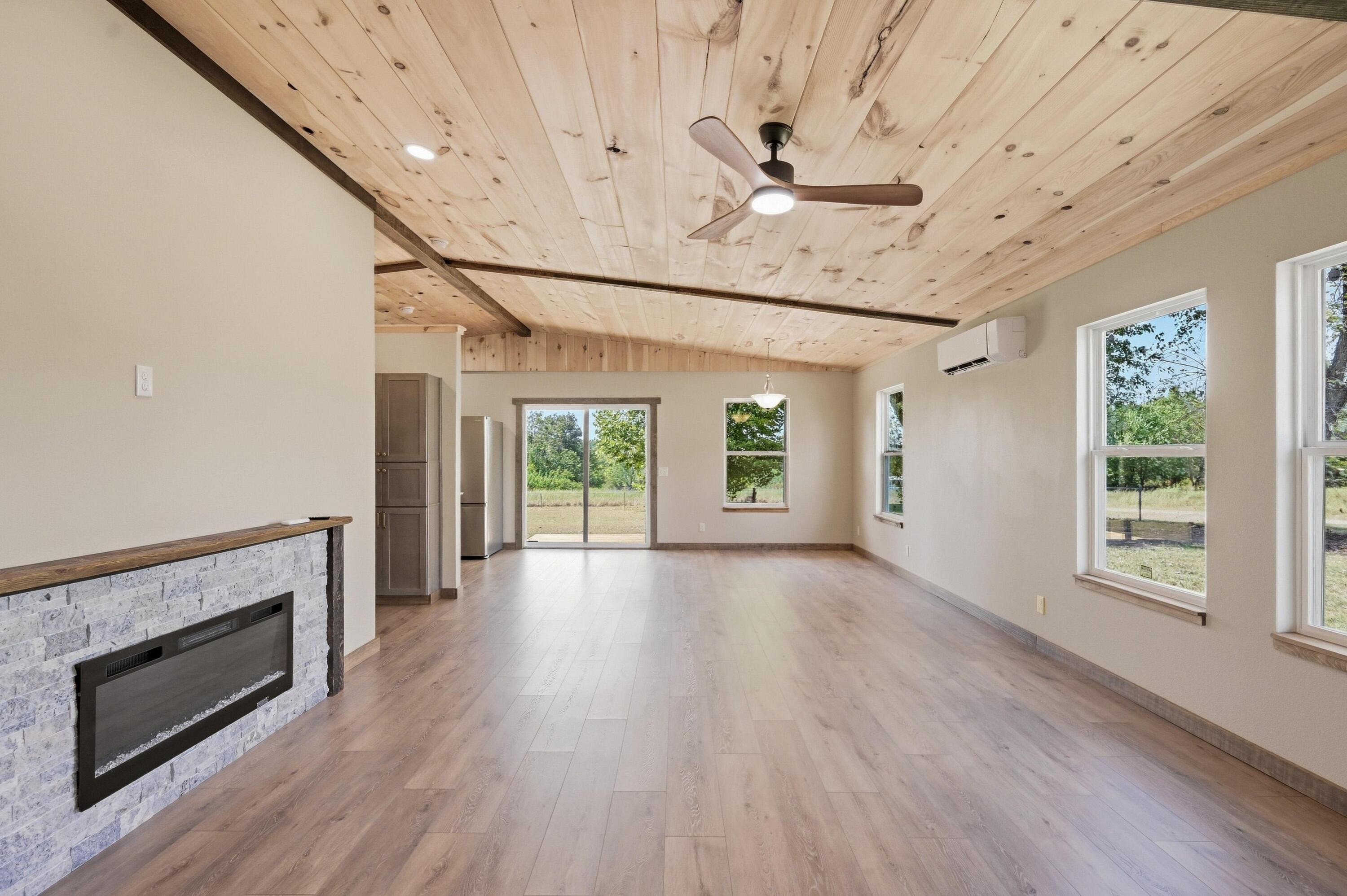 11905 Opal Lane Property Photo 9