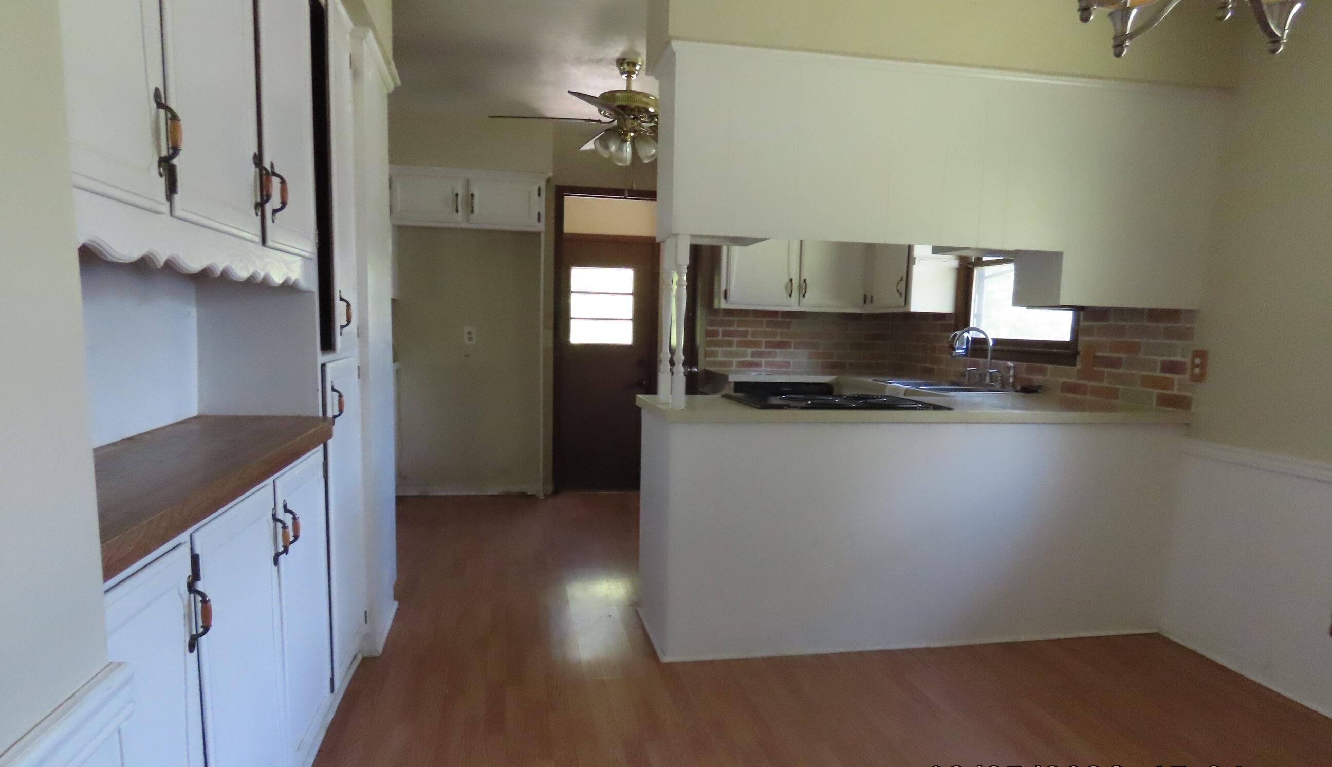 855 Camelot Property Photo 3