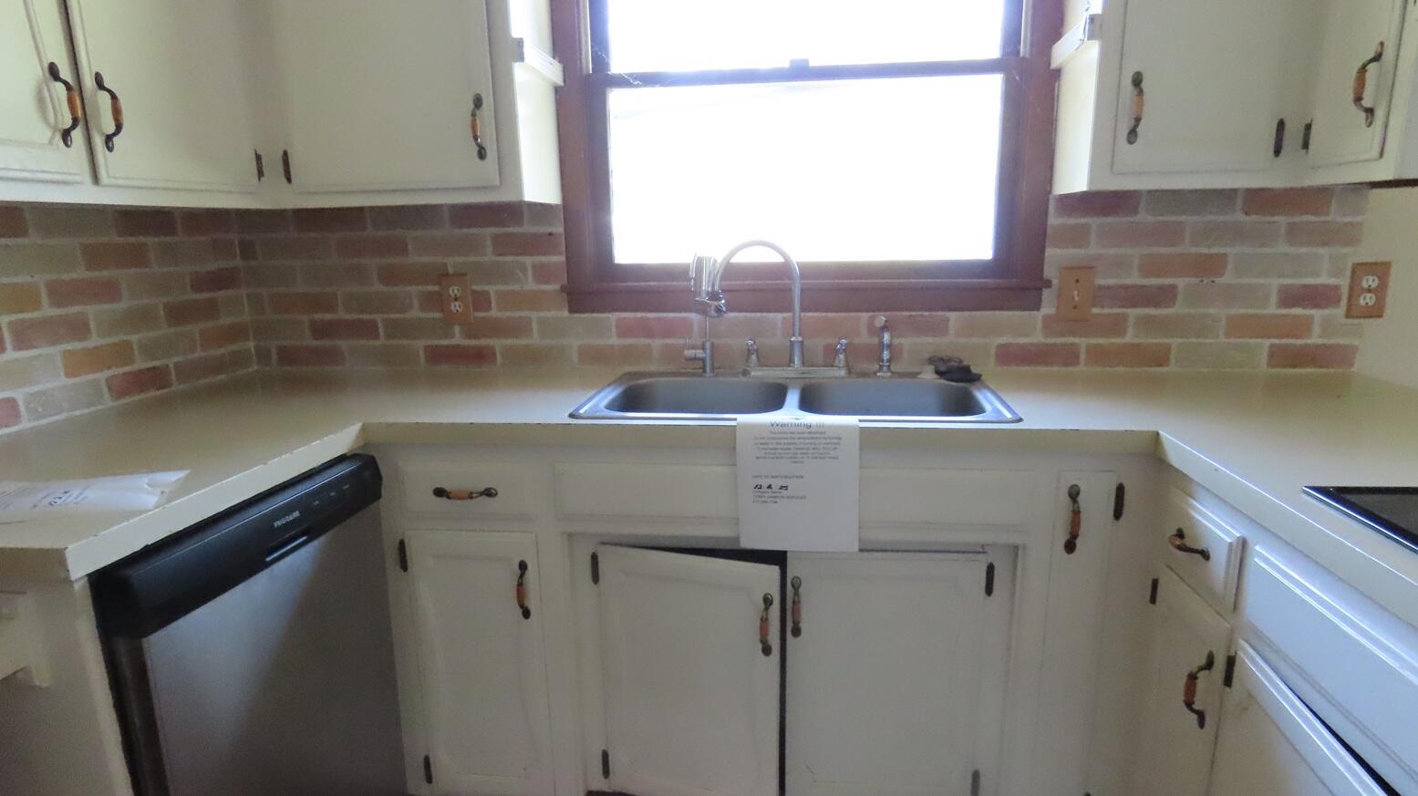 855 Camelot Property Photo 4