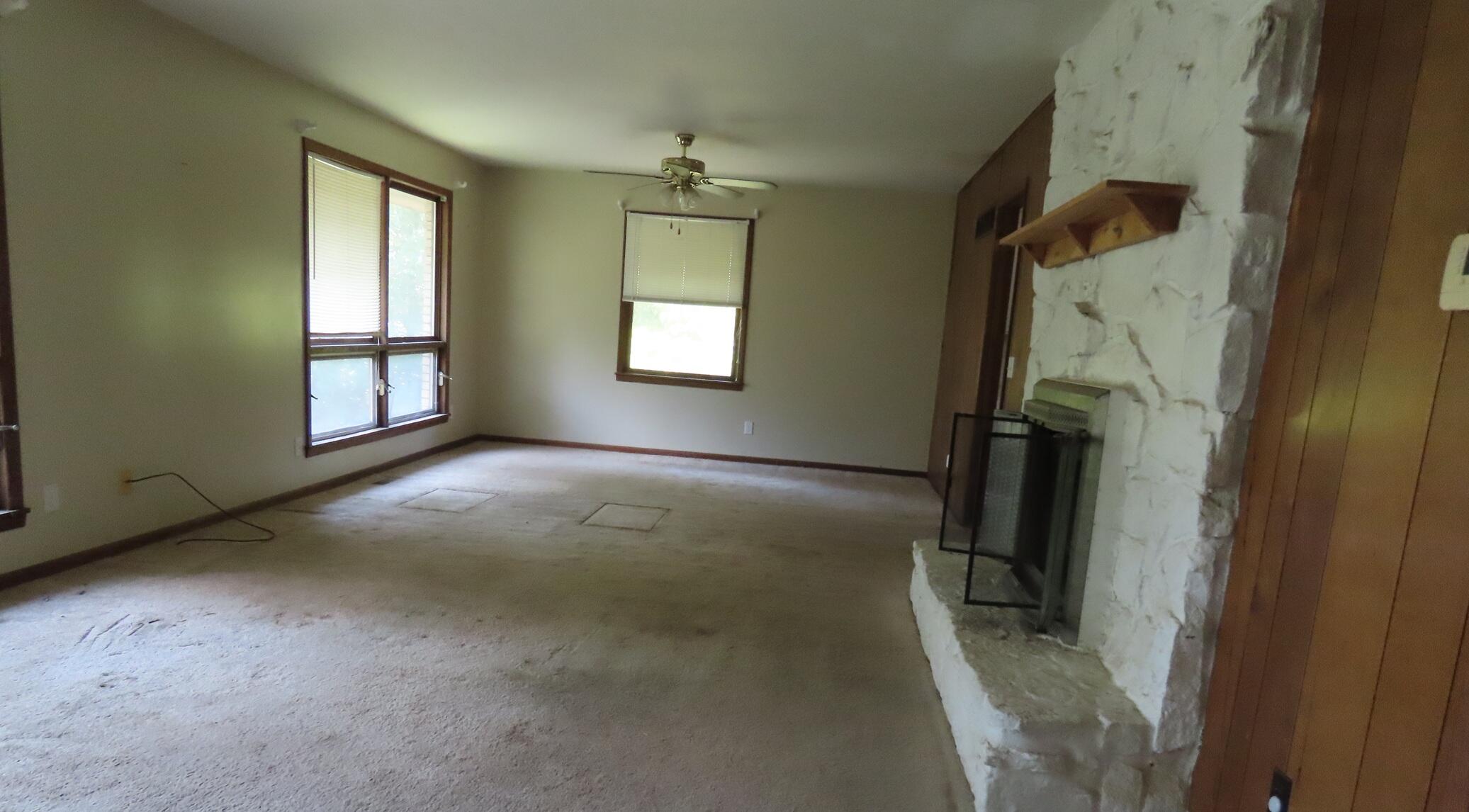 855 Camelot Property Photo 7