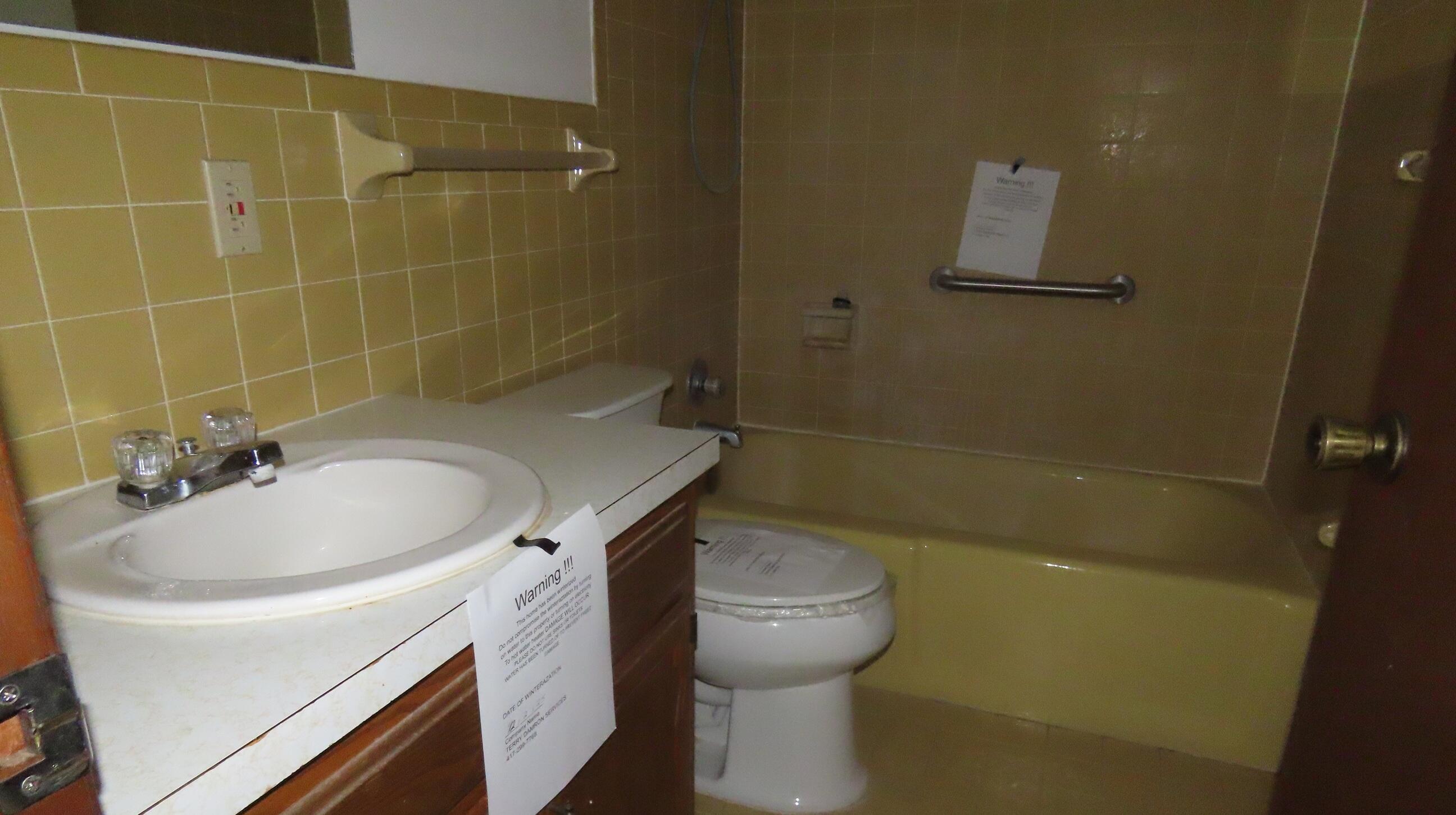 855 Camelot Property Photo 8