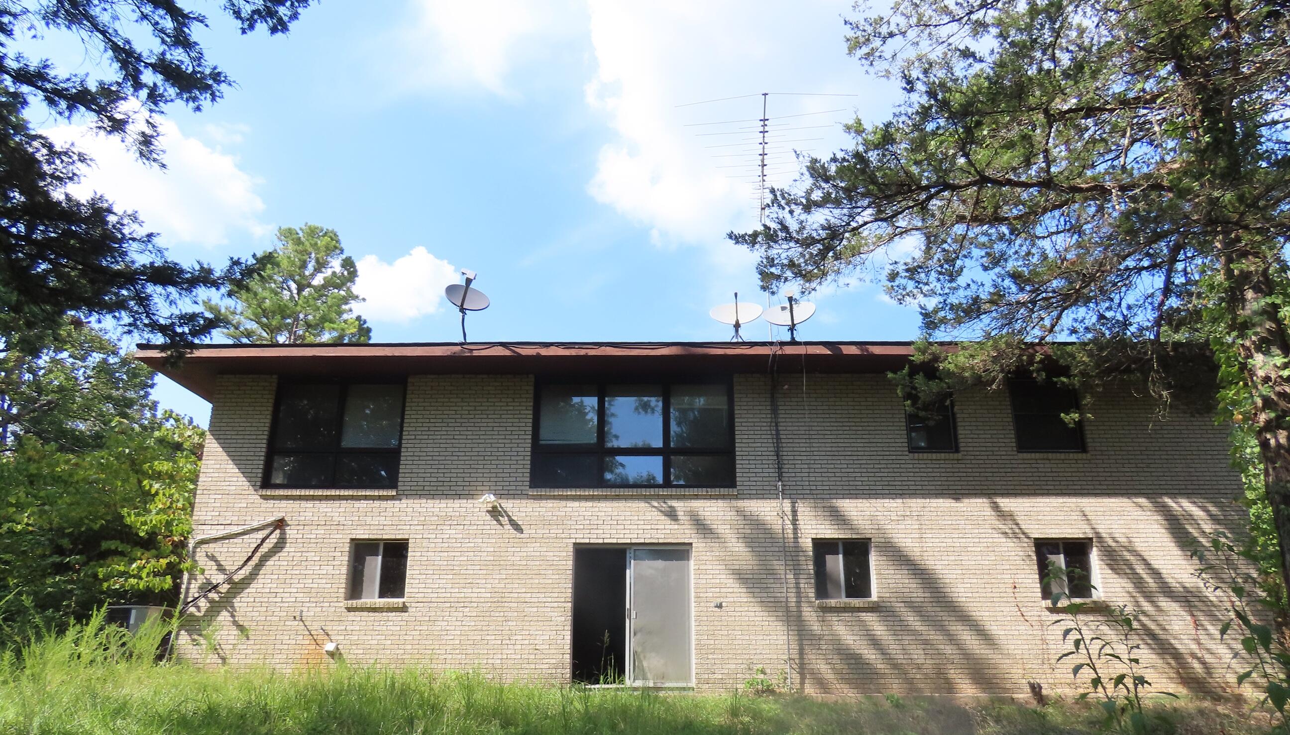 855 Camelot Property Photo 13