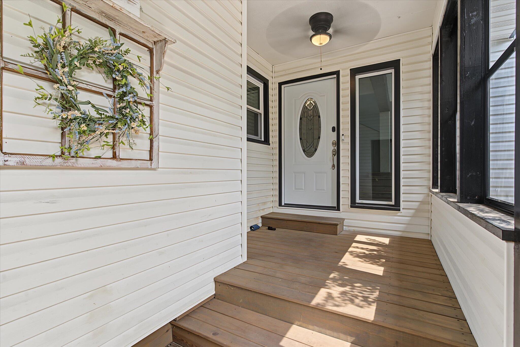 1511 East Groves Drive Property Photo 4