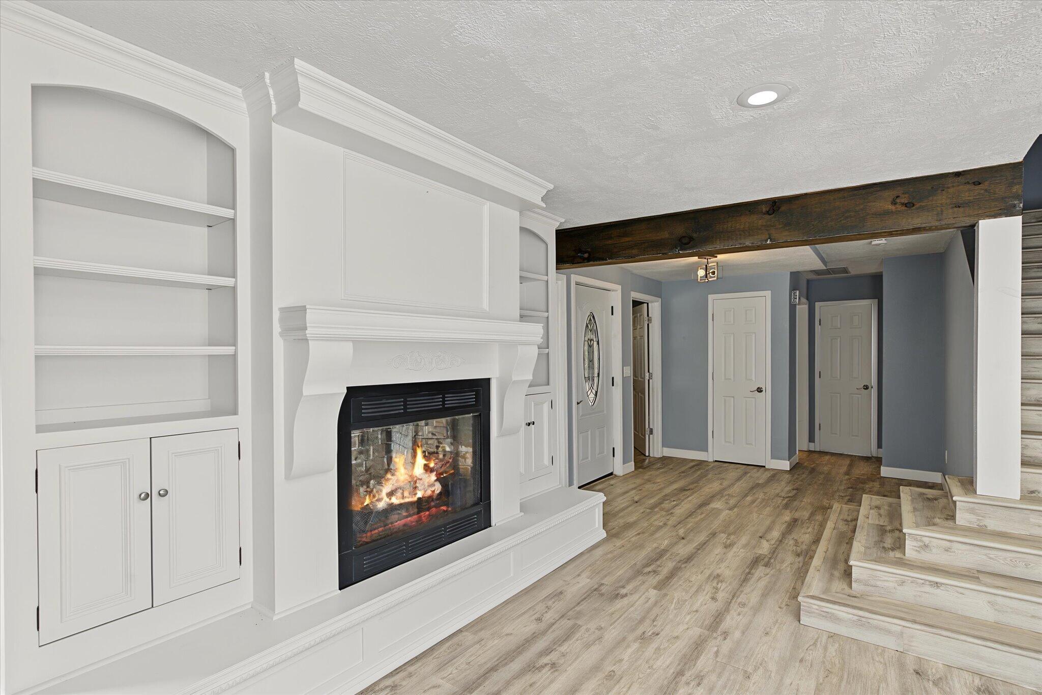 1511 East Groves Drive Property Photo 6