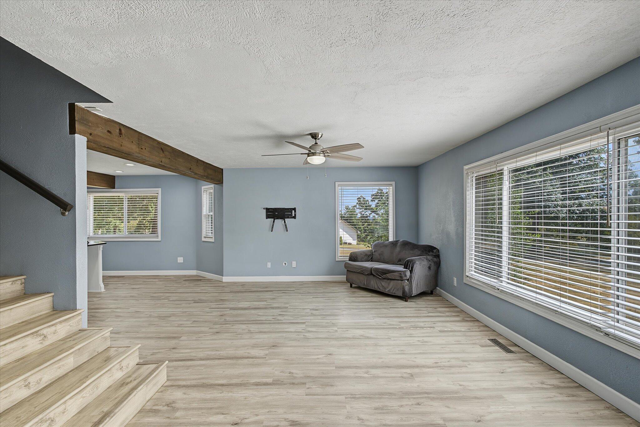1511 East Groves Drive Property Photo 7