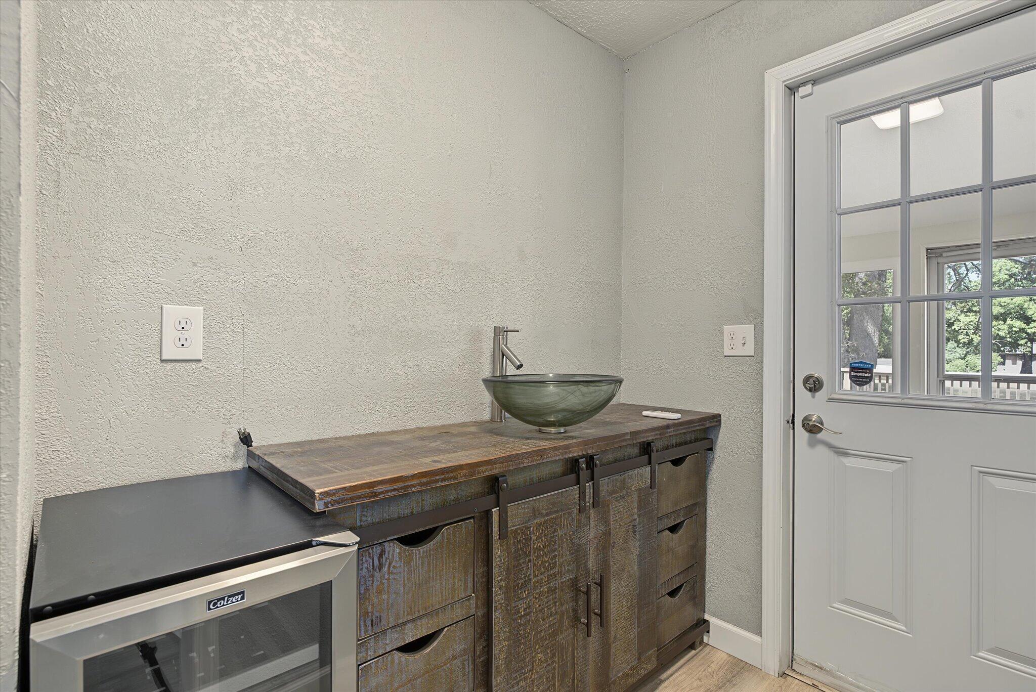 1511 East Groves Drive Property Photo 17