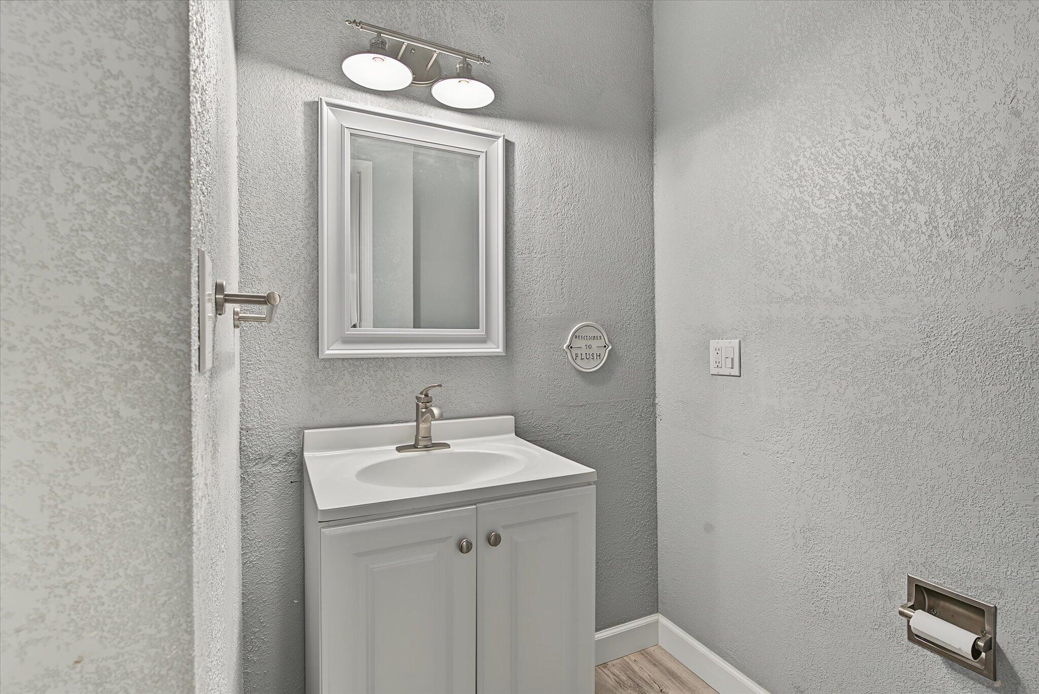 1511 East Groves Drive Property Photo 18