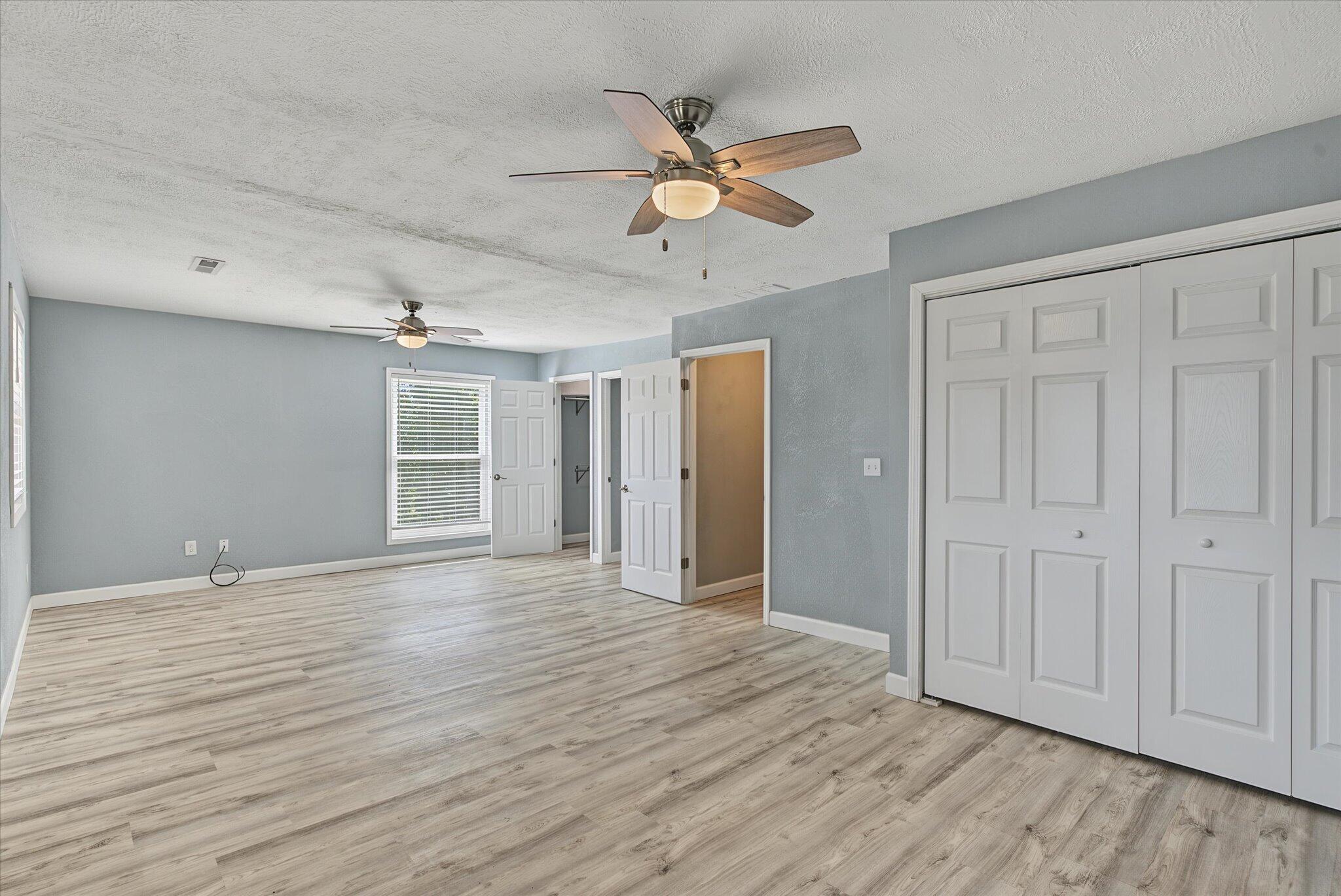 1511 East Groves Drive Property Photo 22