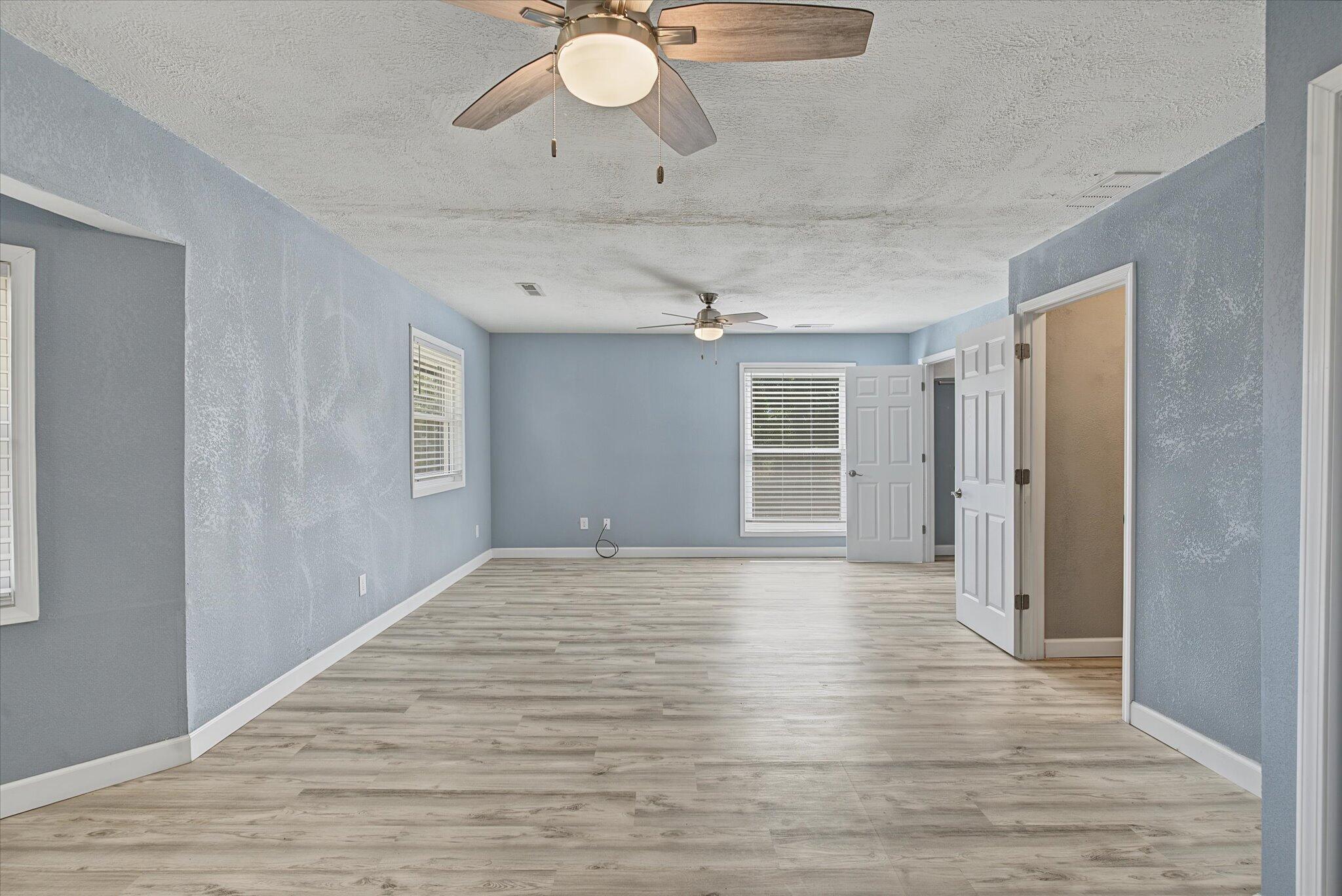 1511 East Groves Drive Property Photo 23