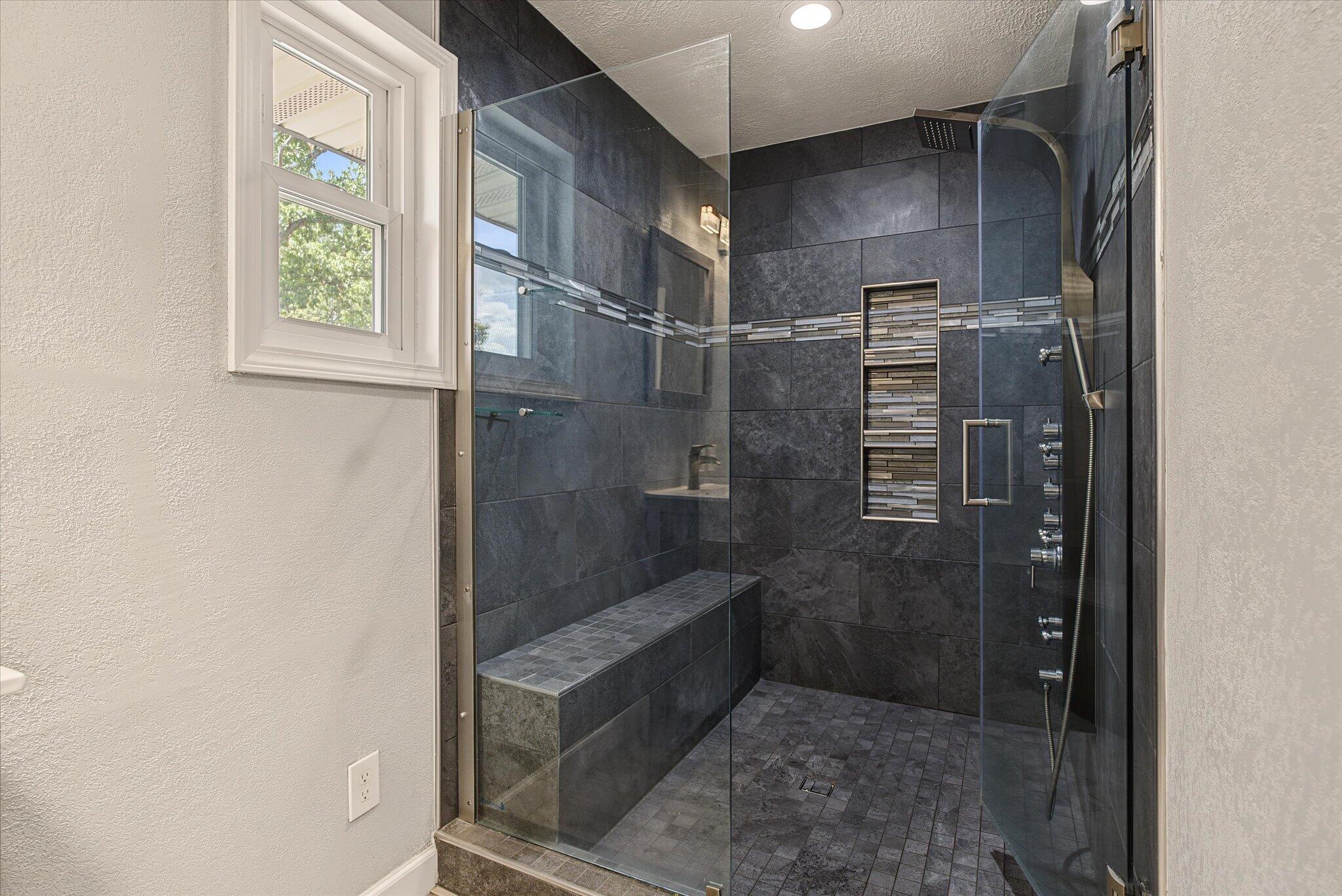 1511 East Groves Drive Property Photo 26