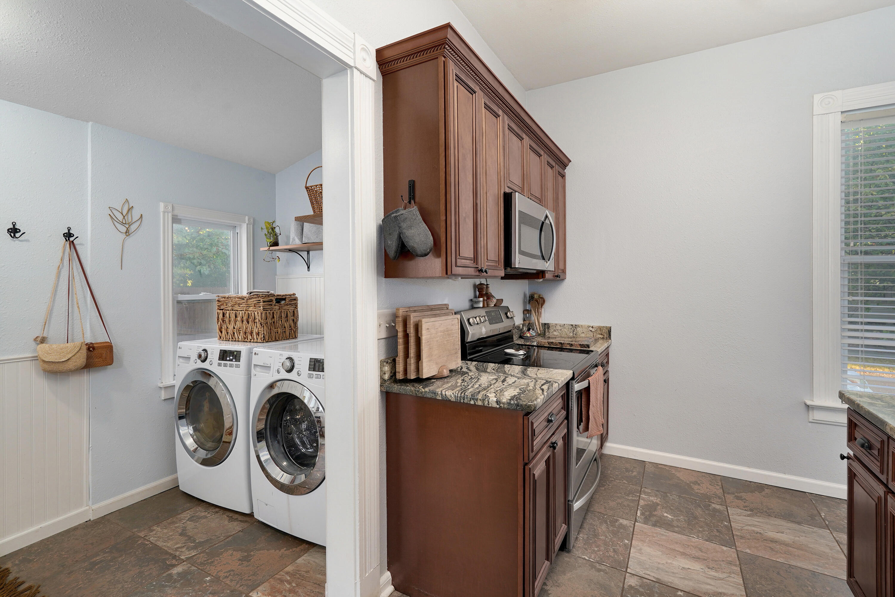 1351 North Summit Avenue Property Photo 13