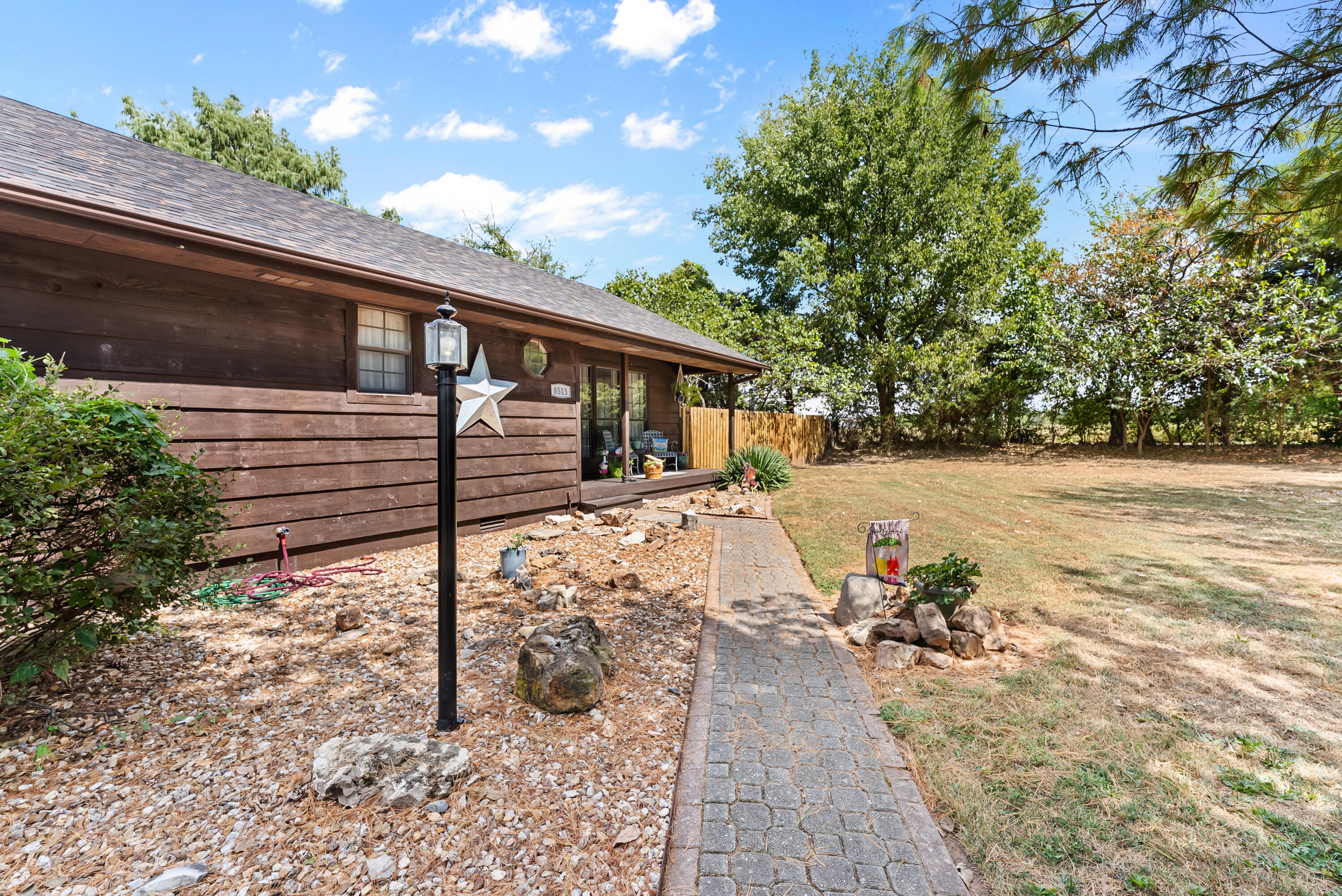 8513 West Farm Road 172 Property Photo 4
