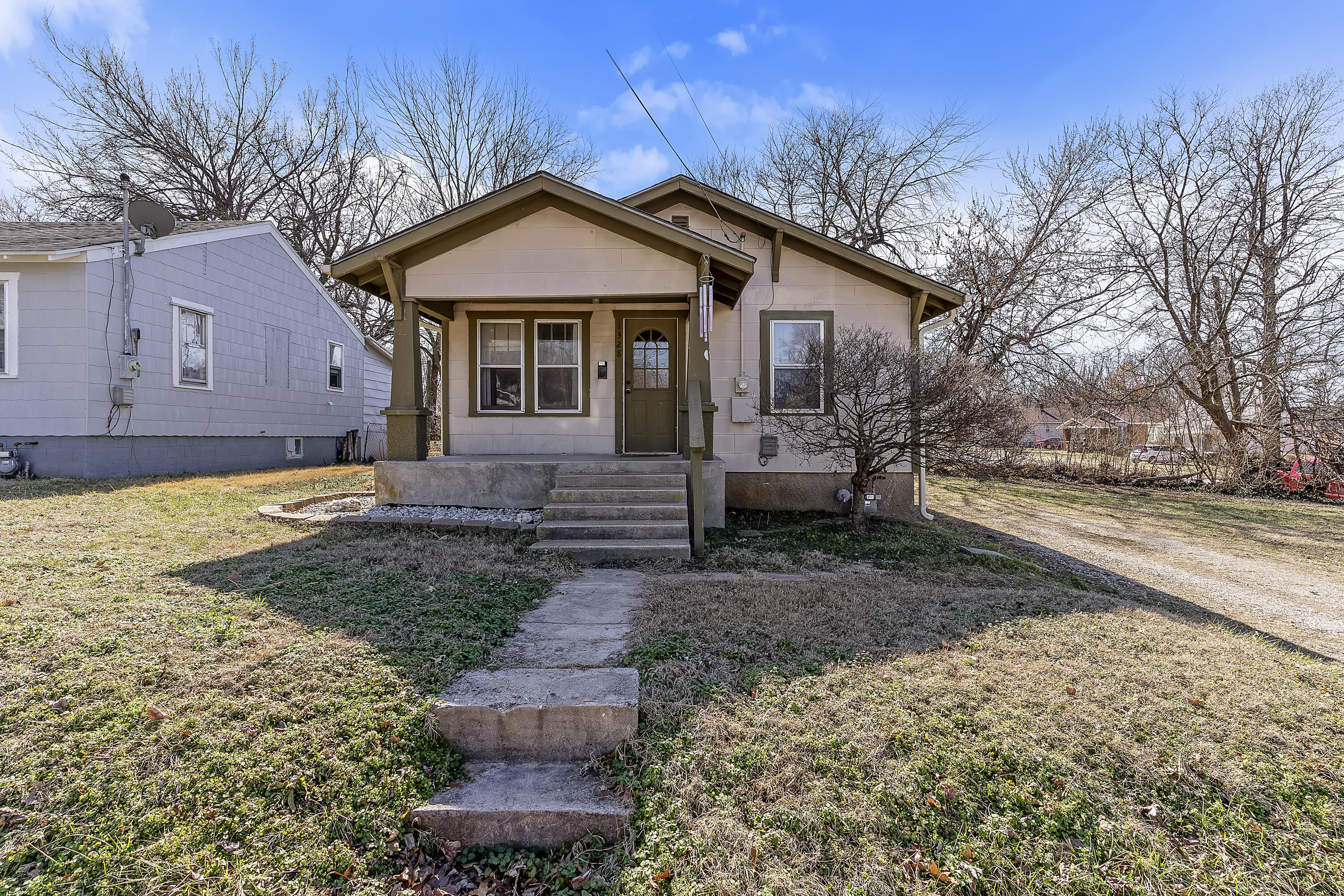 1328 West Elm Street Property Photo 1