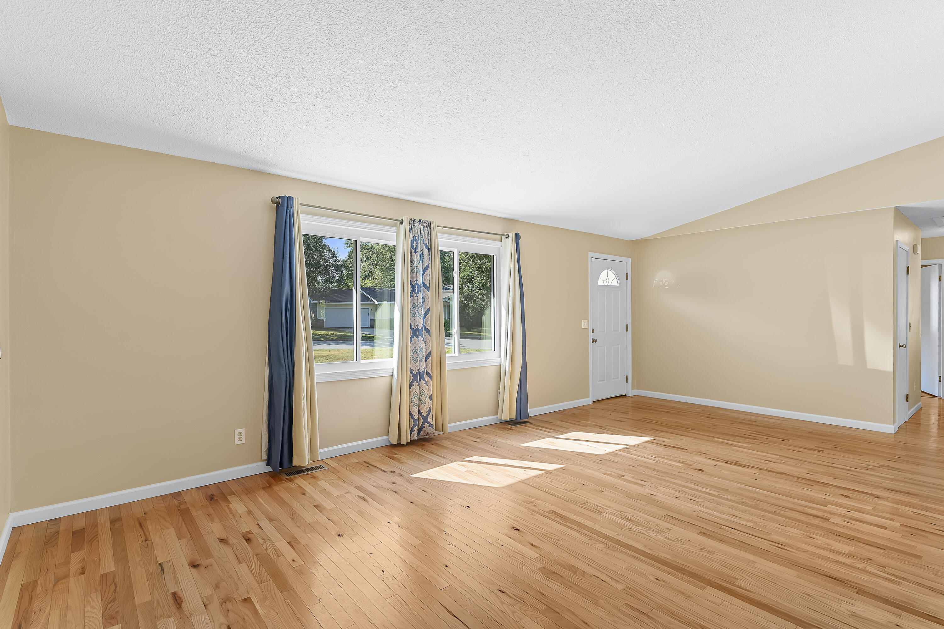 701 East Edgewood Street Property Photo 6