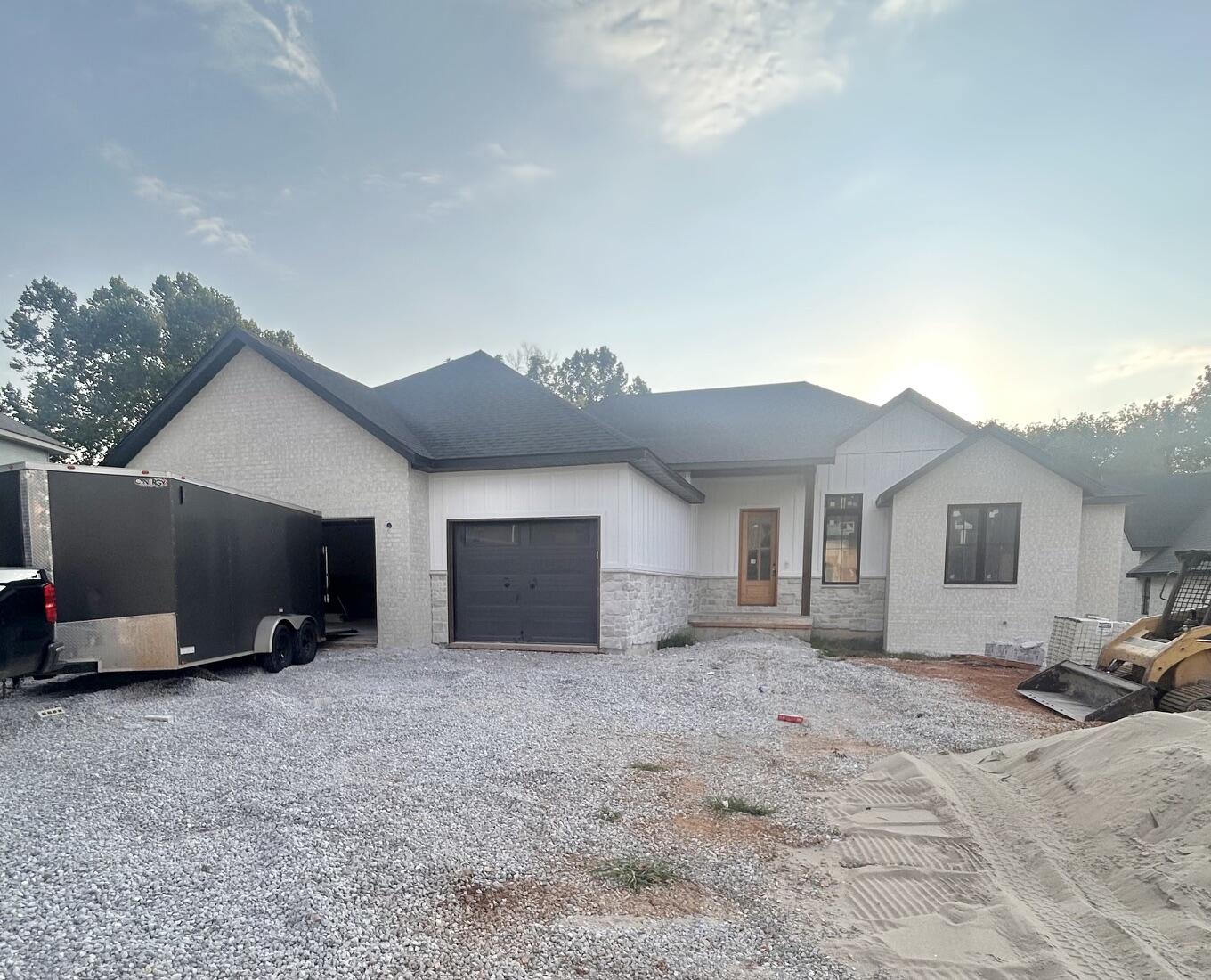 5904 South Clay Avenue Property Photo 1