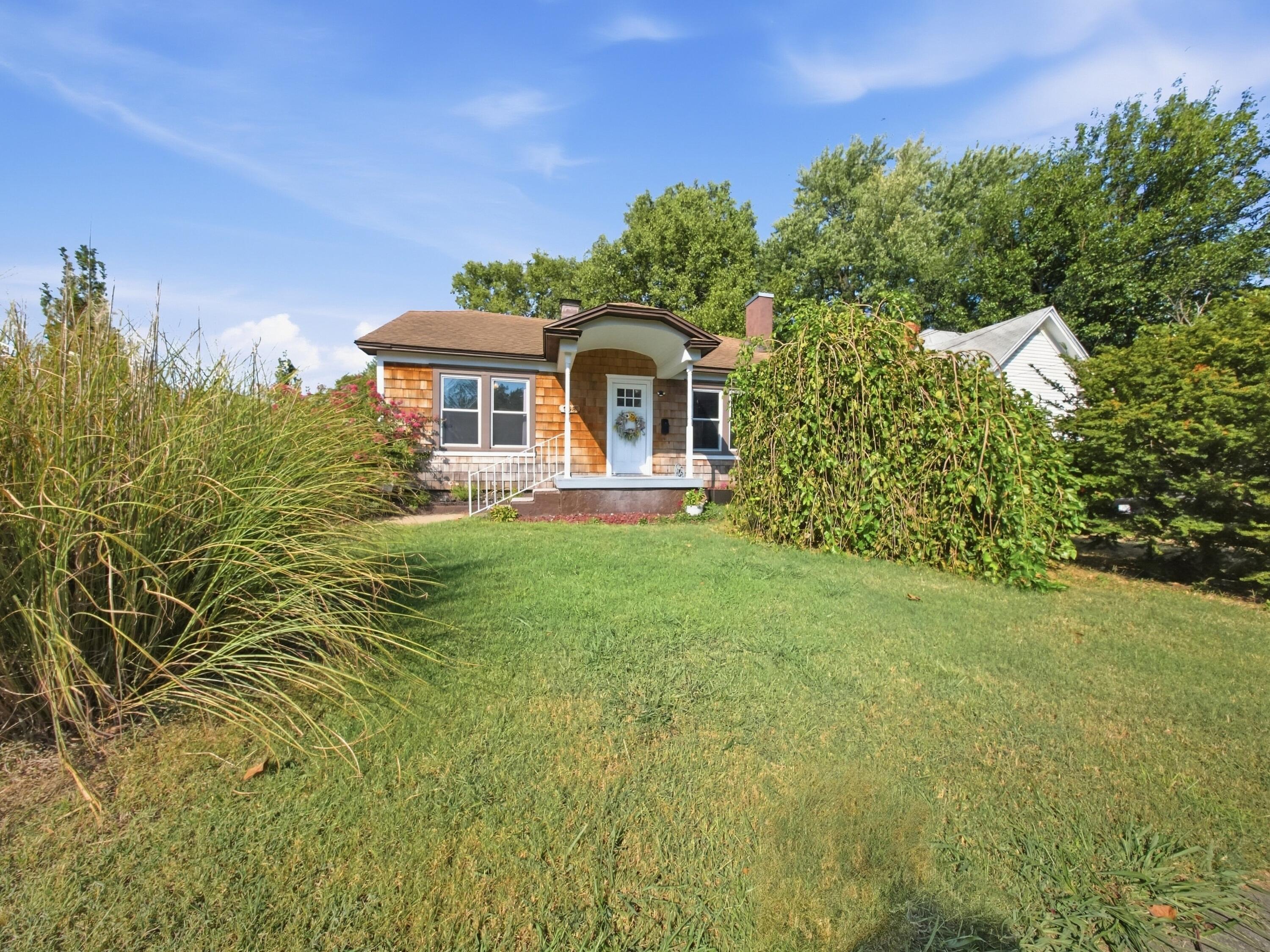 953 South Weaver Avenue Property Photo 6