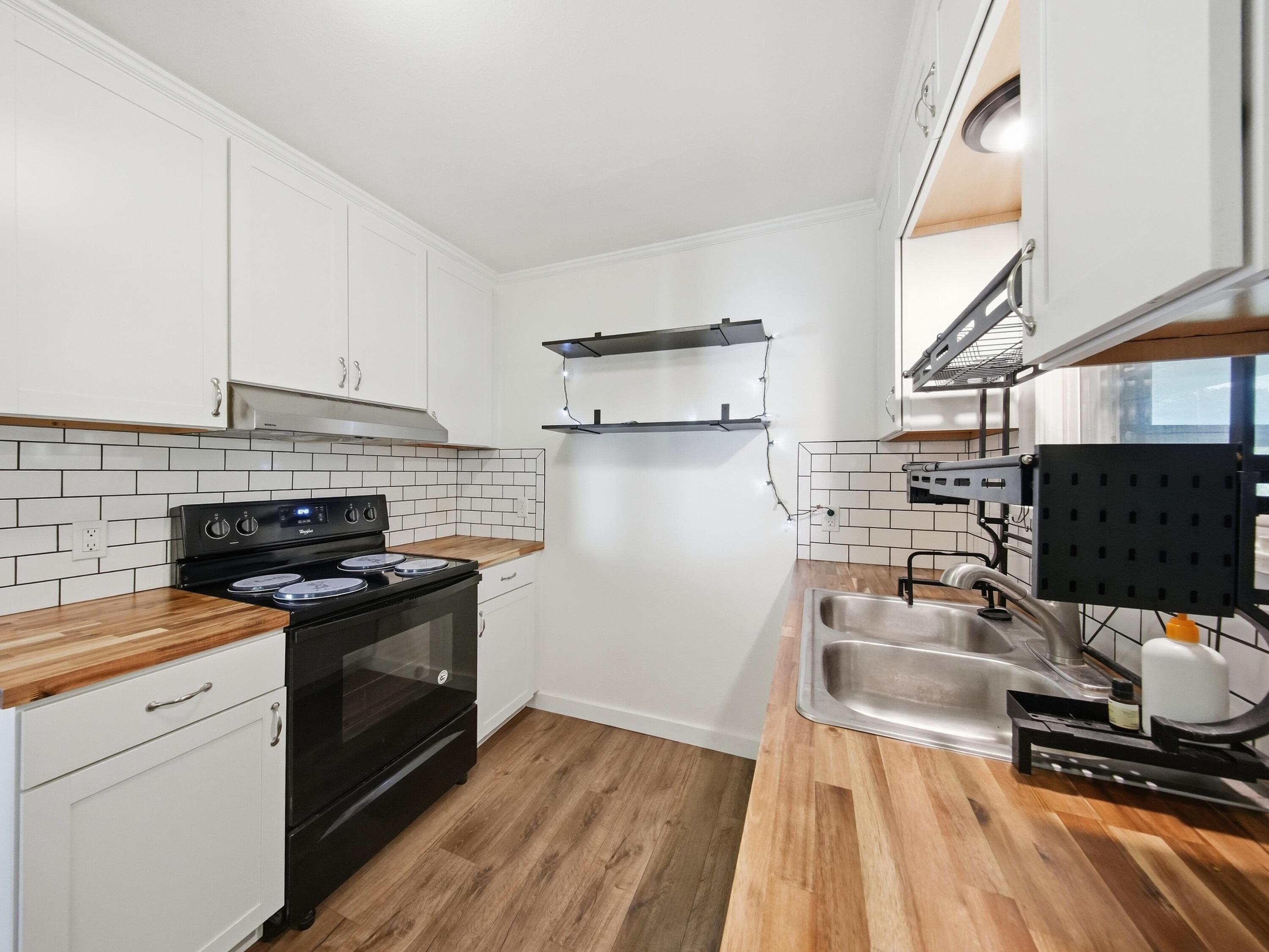 953 South Weaver Avenue Property Photo 15