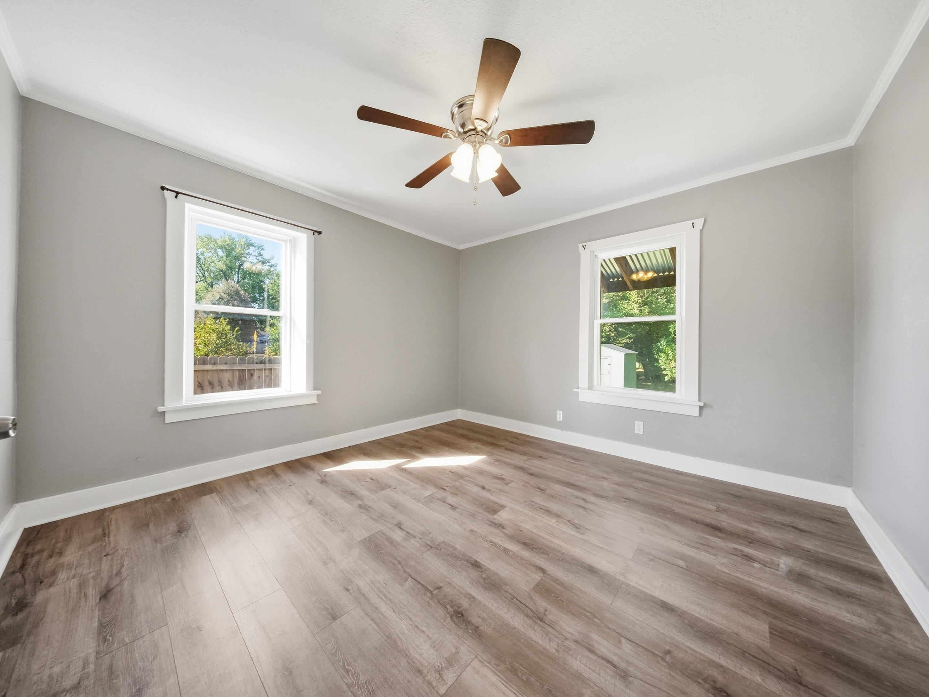 953 South Weaver Avenue Property Photo 23