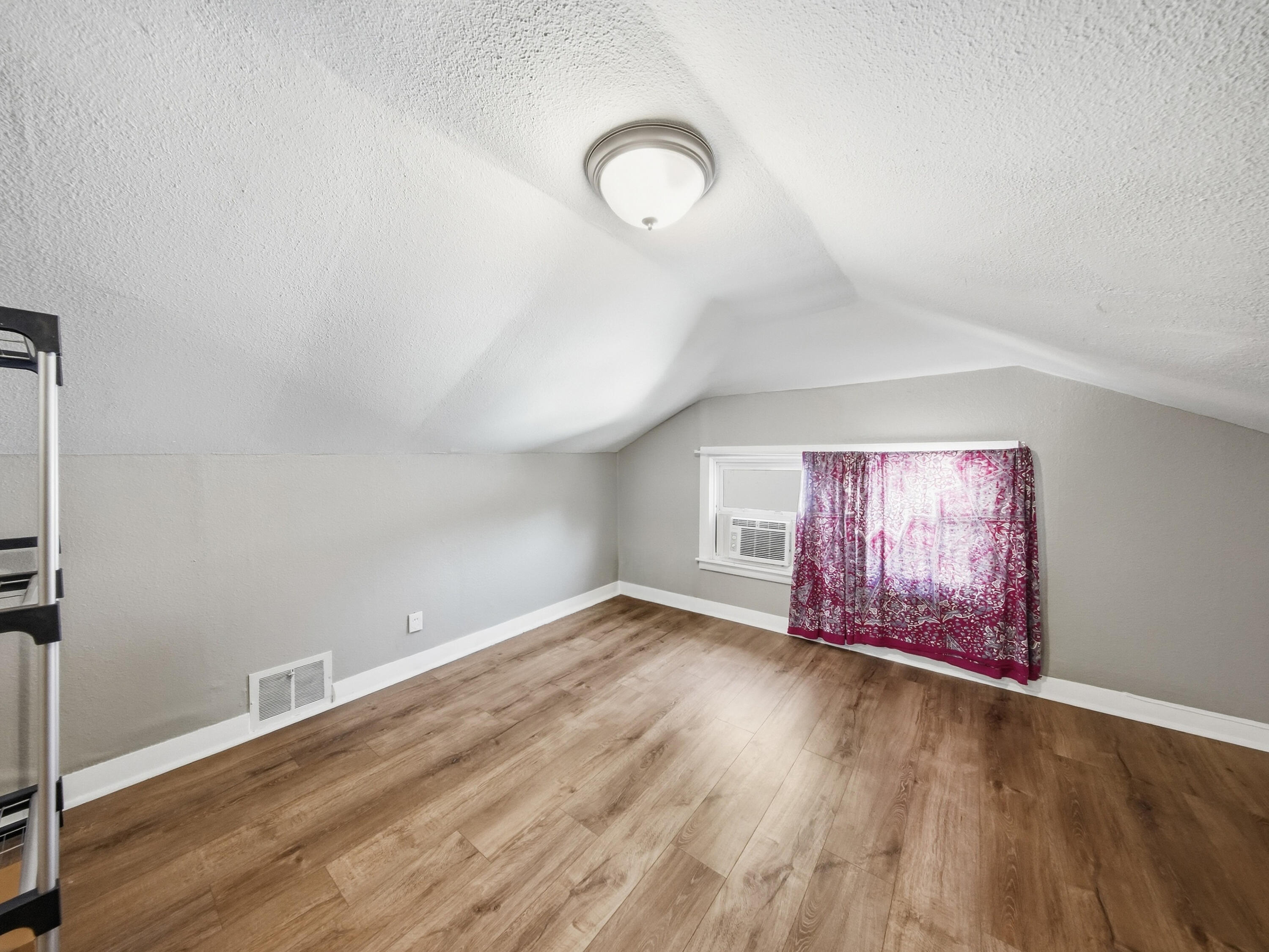 953 South Weaver Avenue Property Photo 26