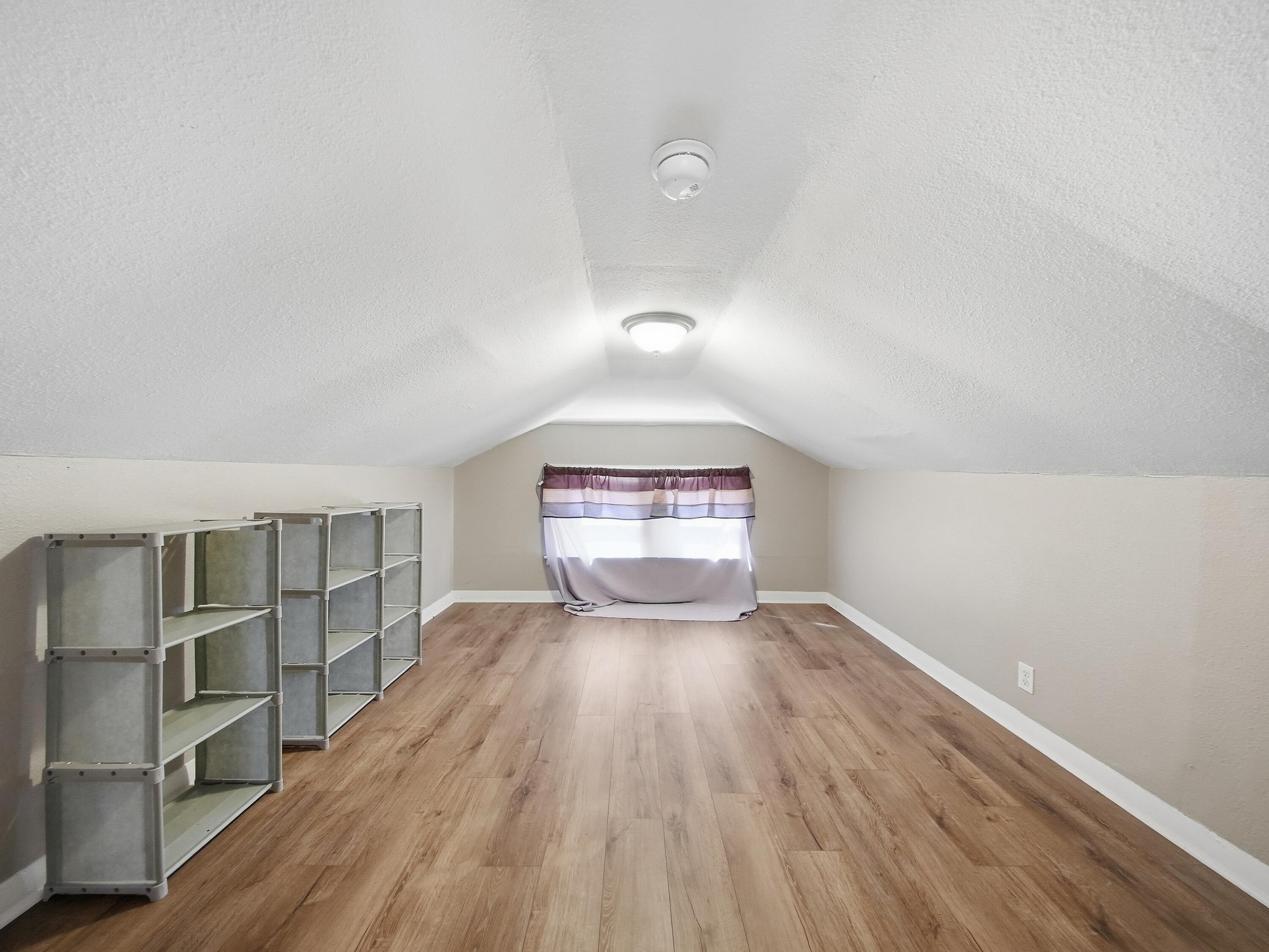 953 South Weaver Avenue Property Photo 28