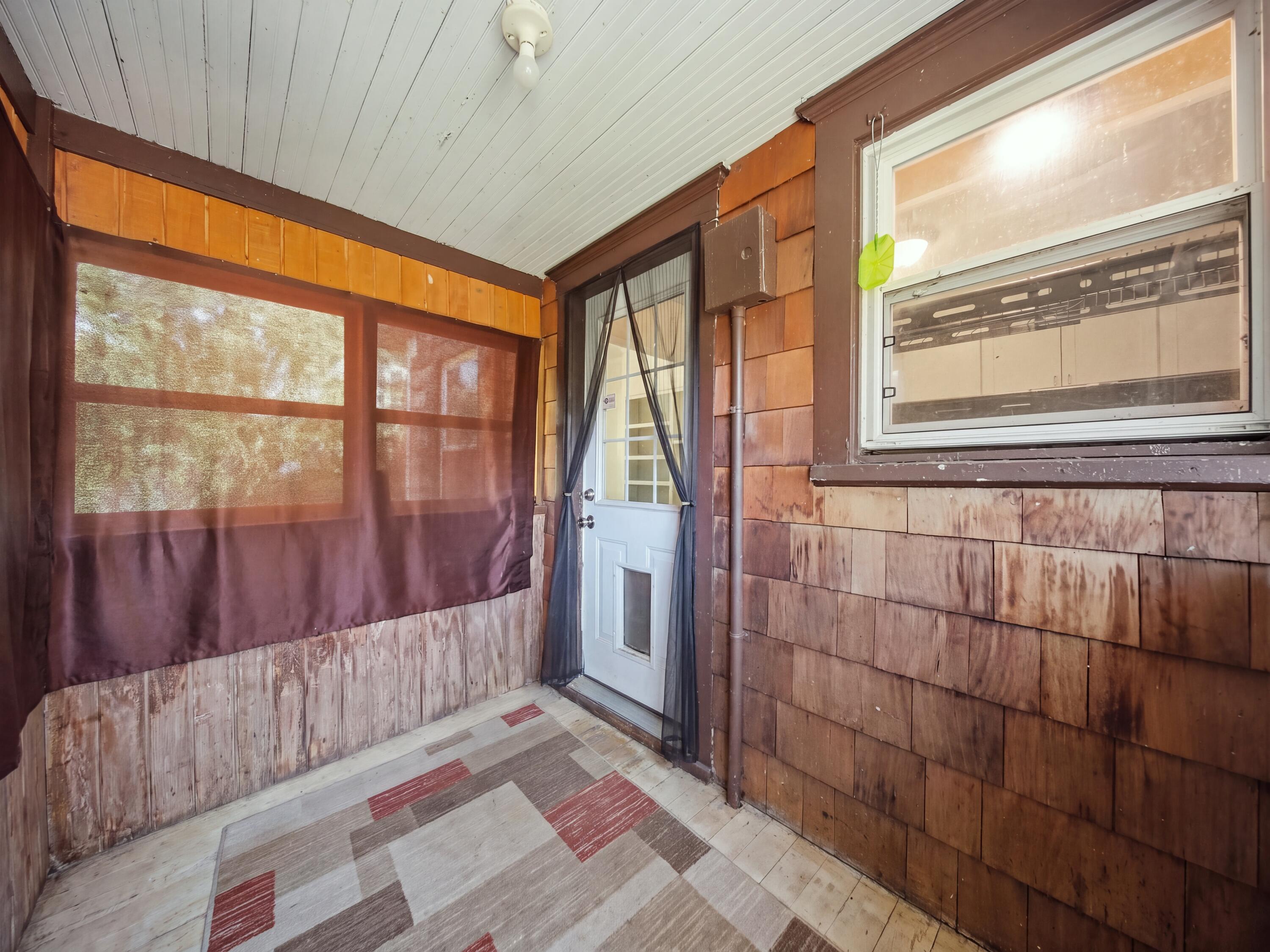 953 South Weaver Avenue Property Photo 32