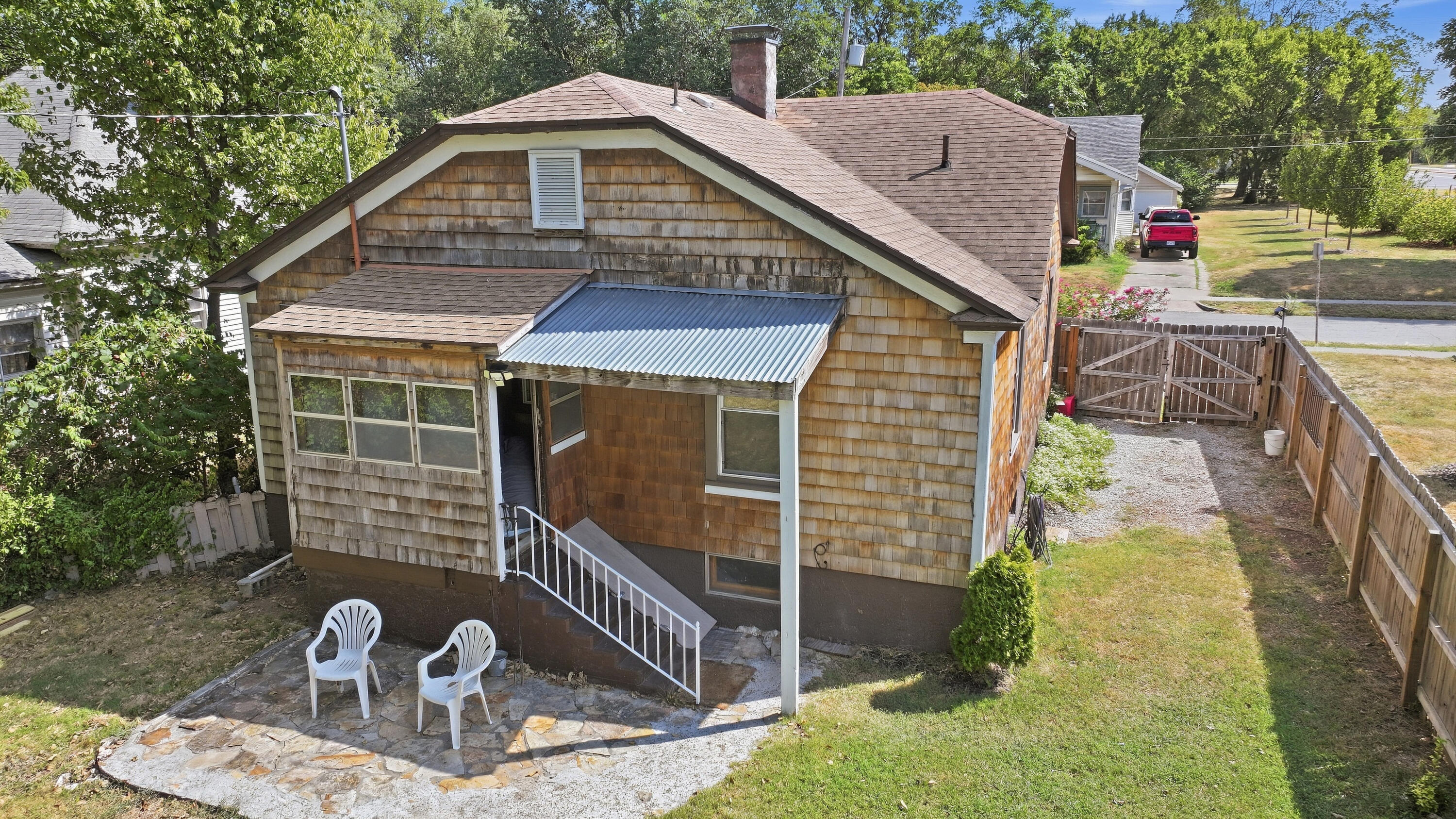 953 South Weaver Avenue Property Photo 33