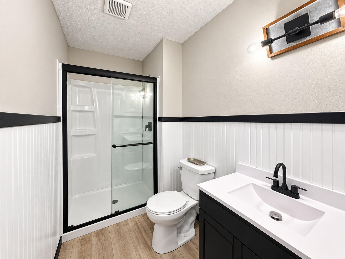 1223 West Locust Street Property Photo 10