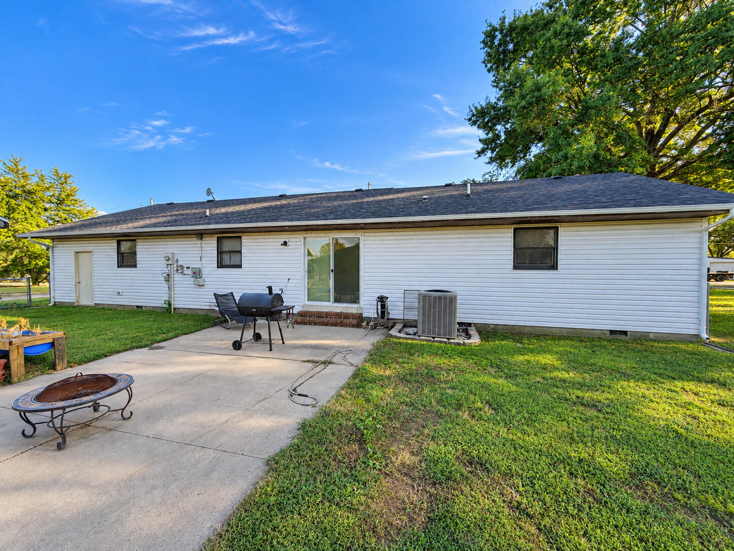 1223 West Locust Street Property Photo 11