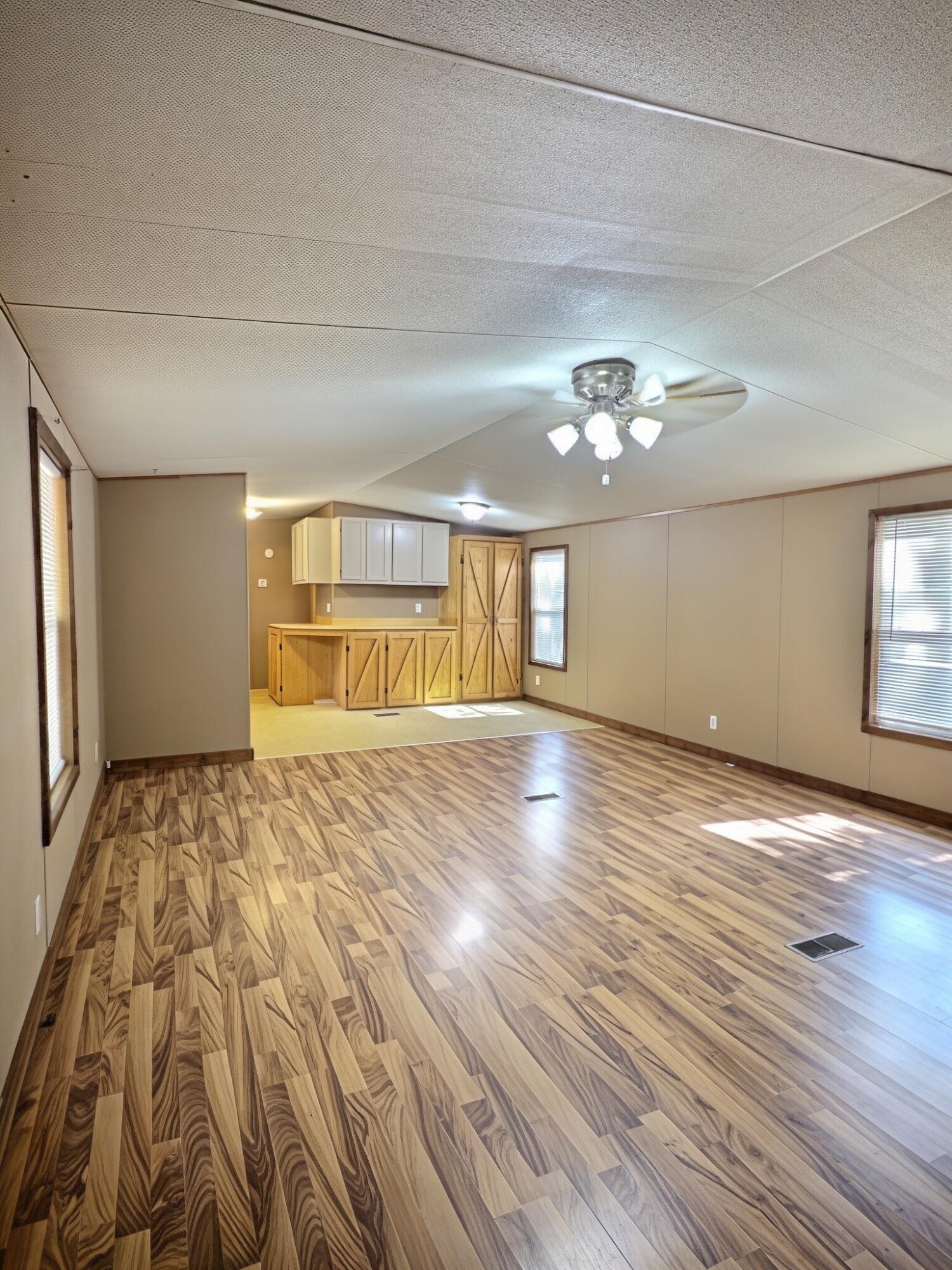 216 Hillcrest Circle Property Photo 3