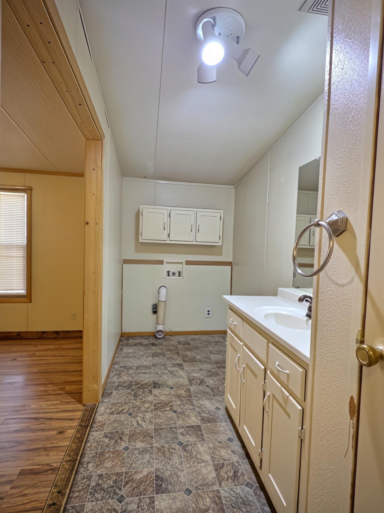216 Hillcrest Circle Property Photo 7