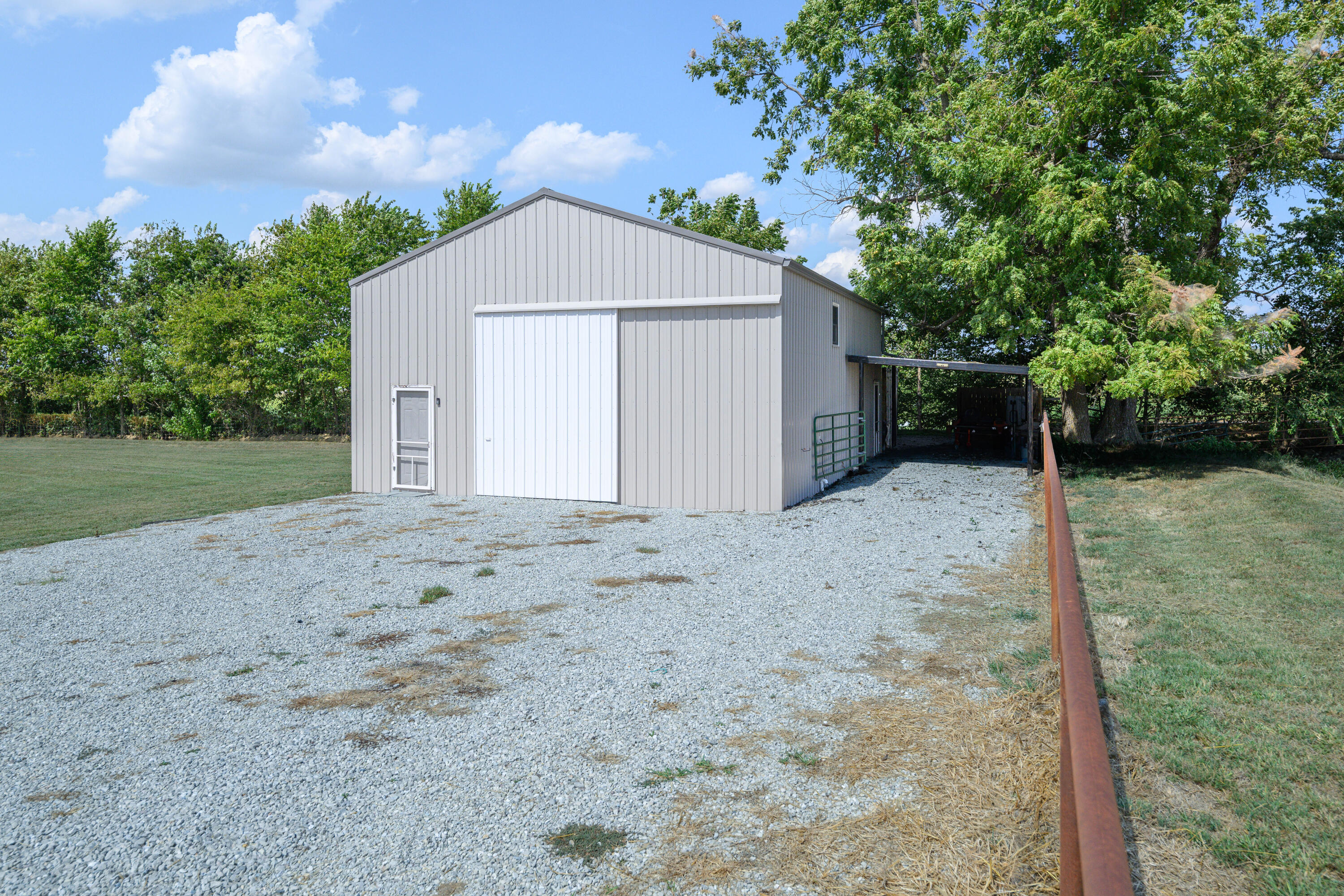 1584 East 517th Road Property Photo 4