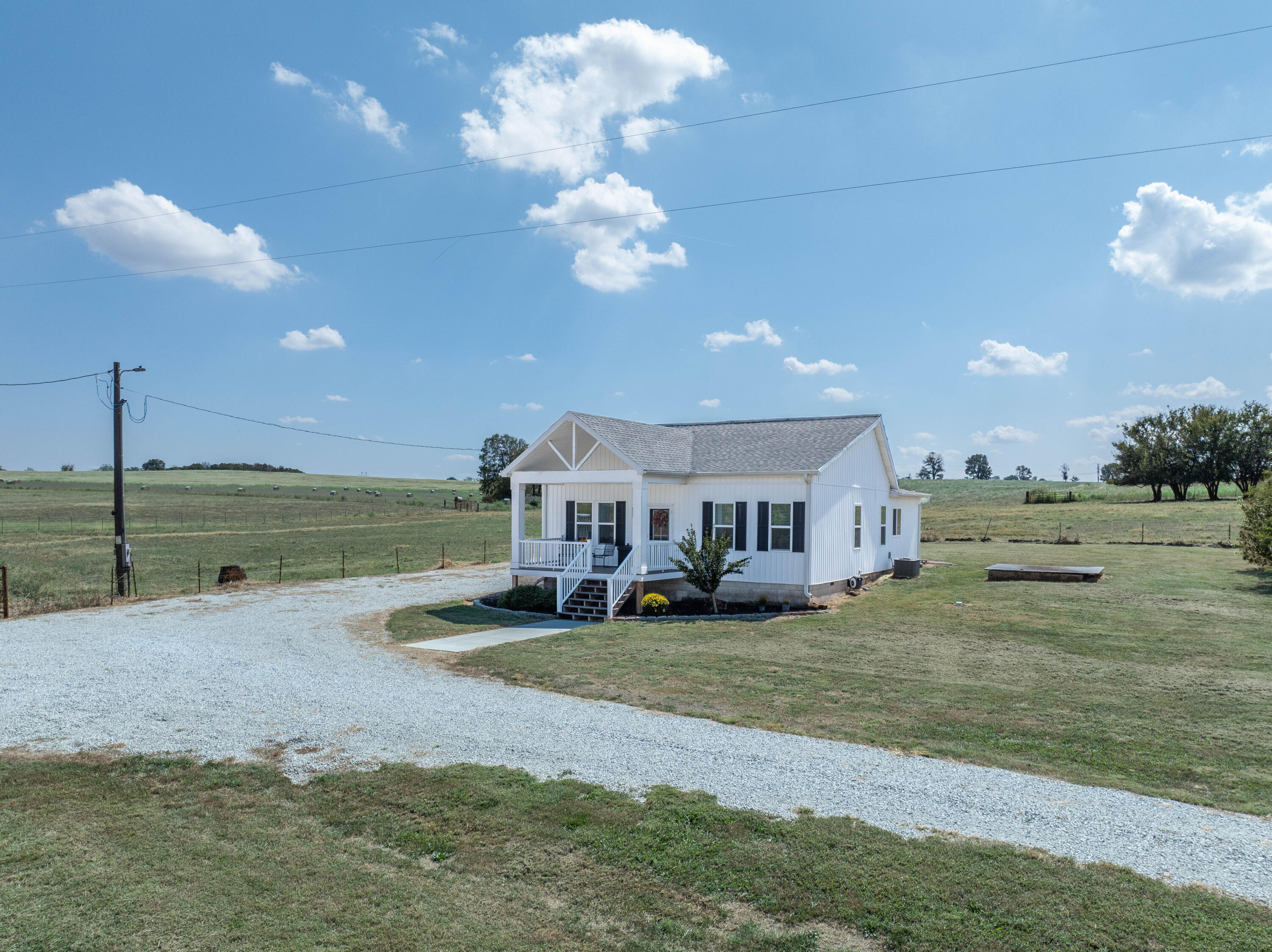 1584 East 517th Road Property Photo 6