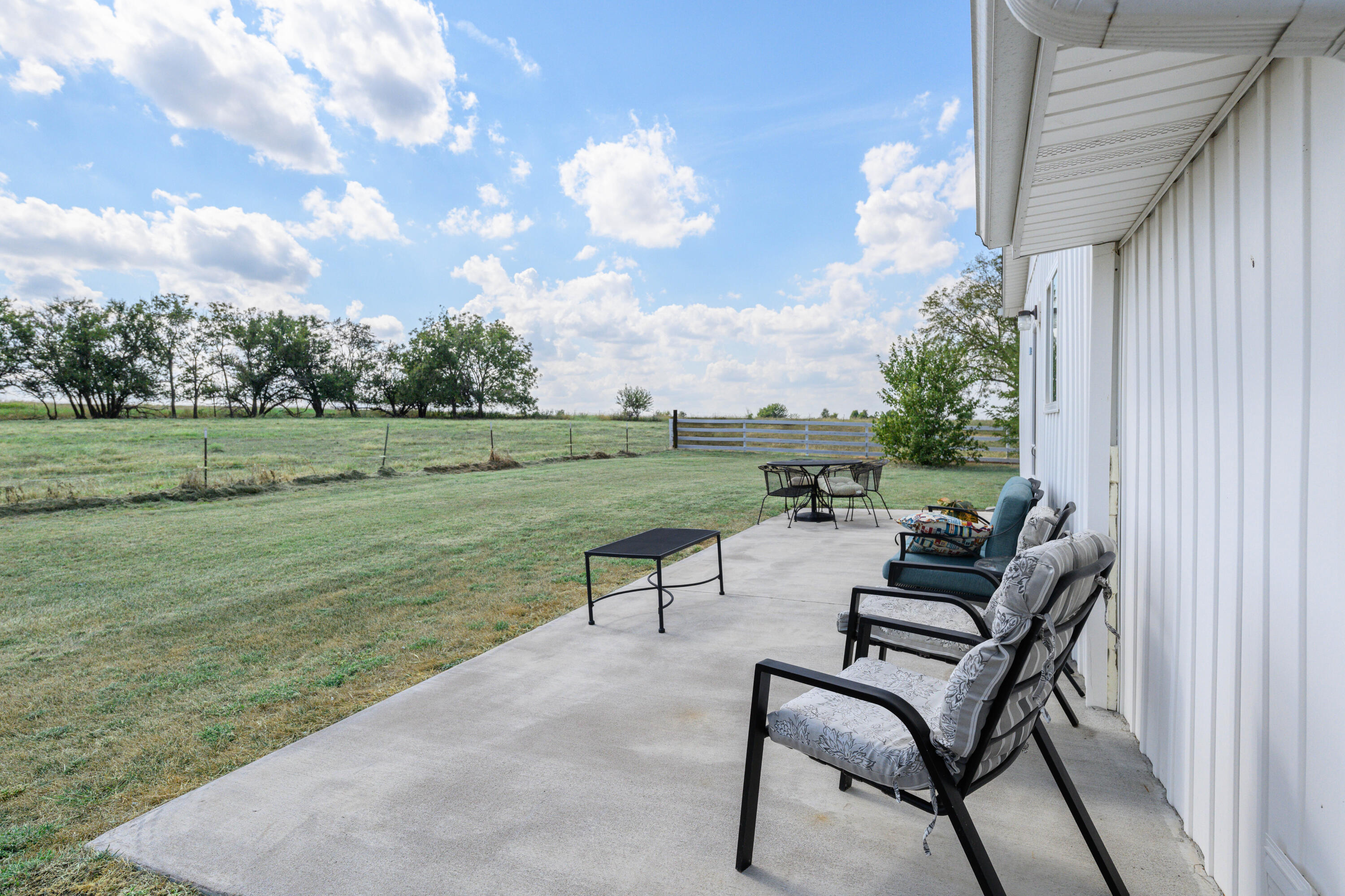 1584 East 517th Road Property Photo 37
