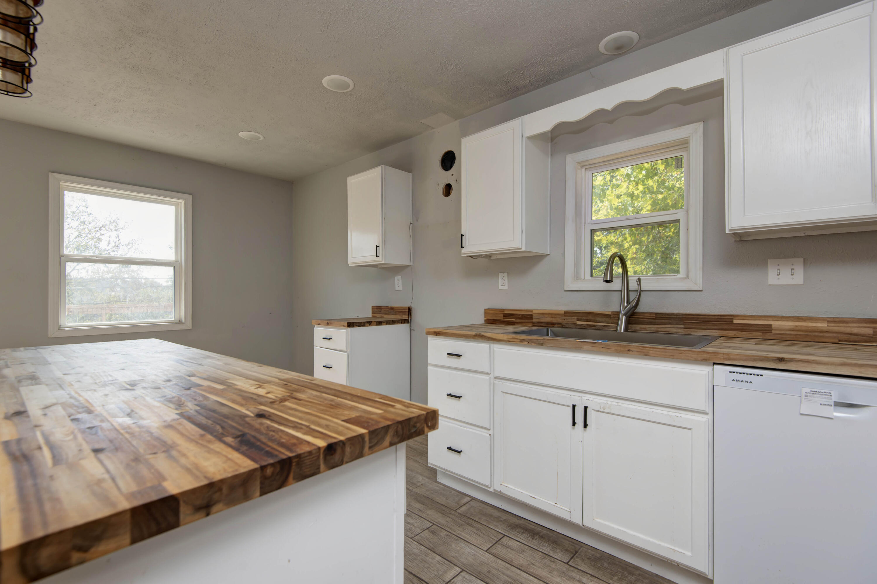 94 Lakeshore Drive Property Photo 8