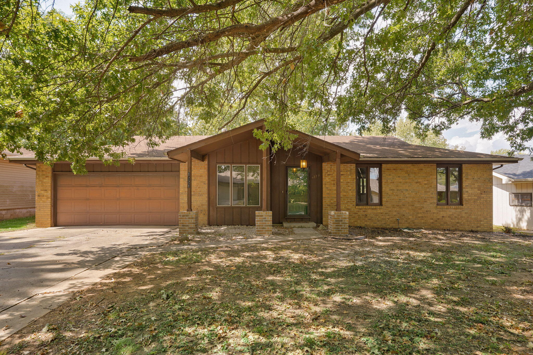 1221 South John Avenue Property Photo 1