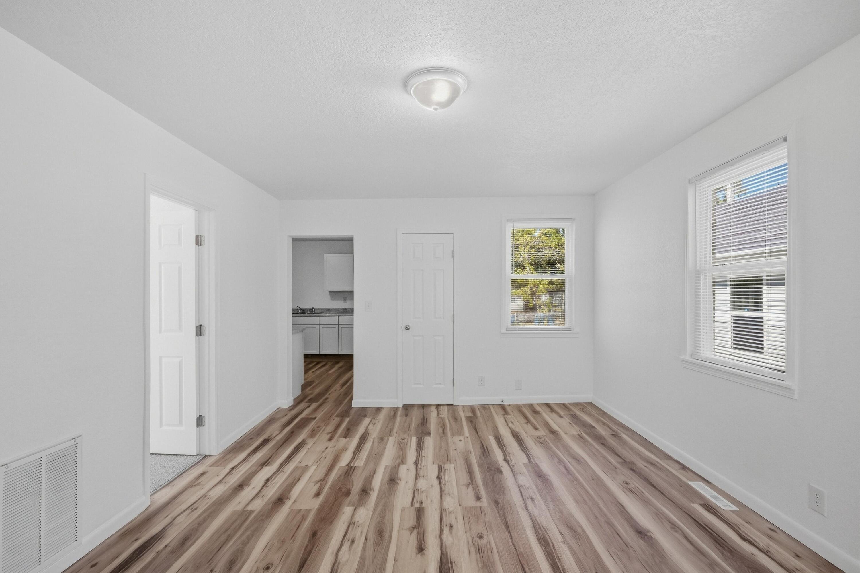 1410 South Byers Avenue Property Photo 6