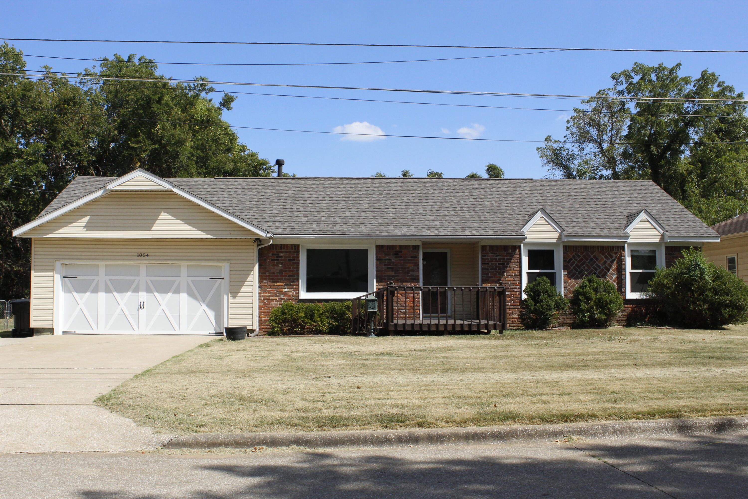 1054 South Peach Tree Avenue Property Photo 1