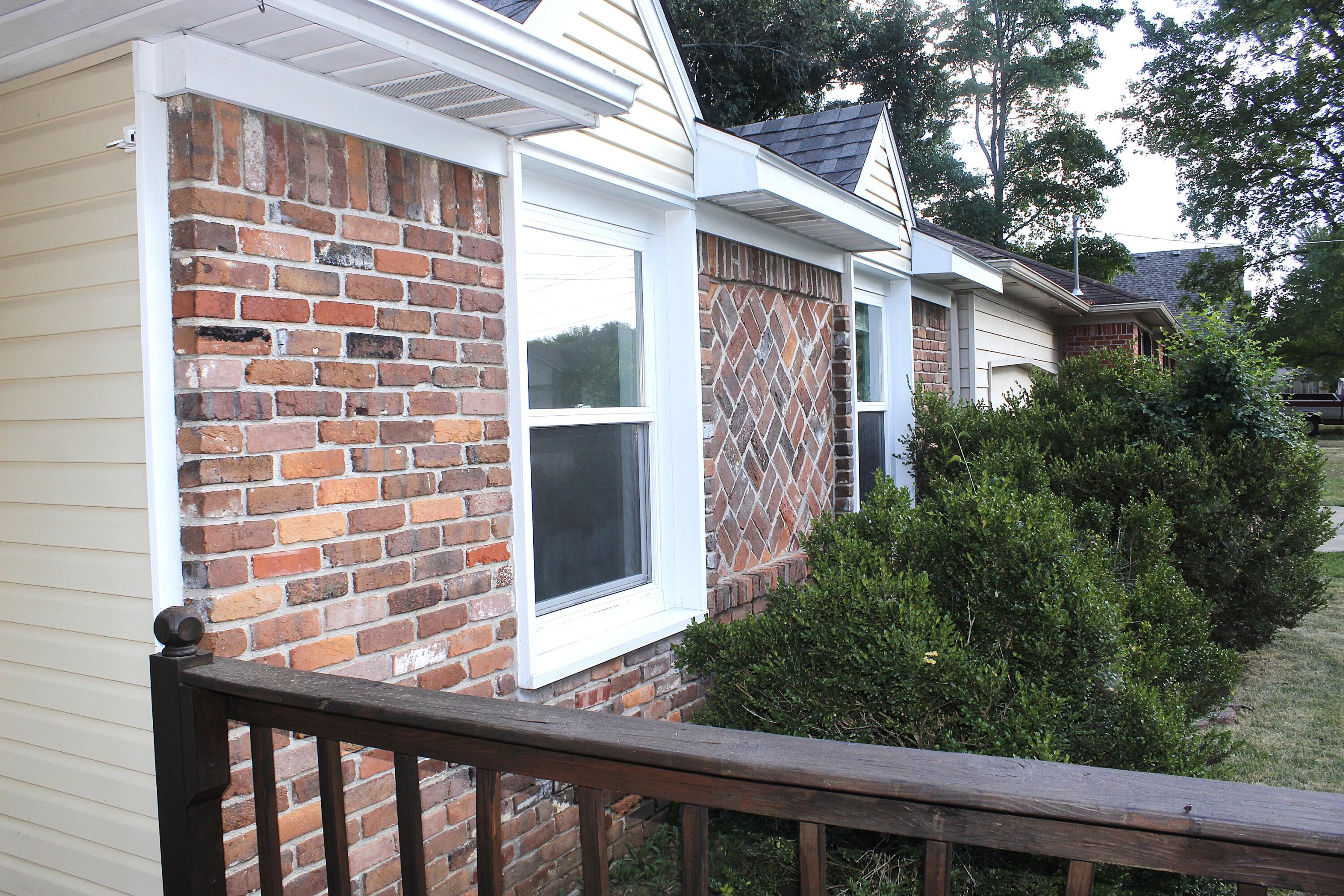 1054 South Peach Tree Avenue Property Photo 3