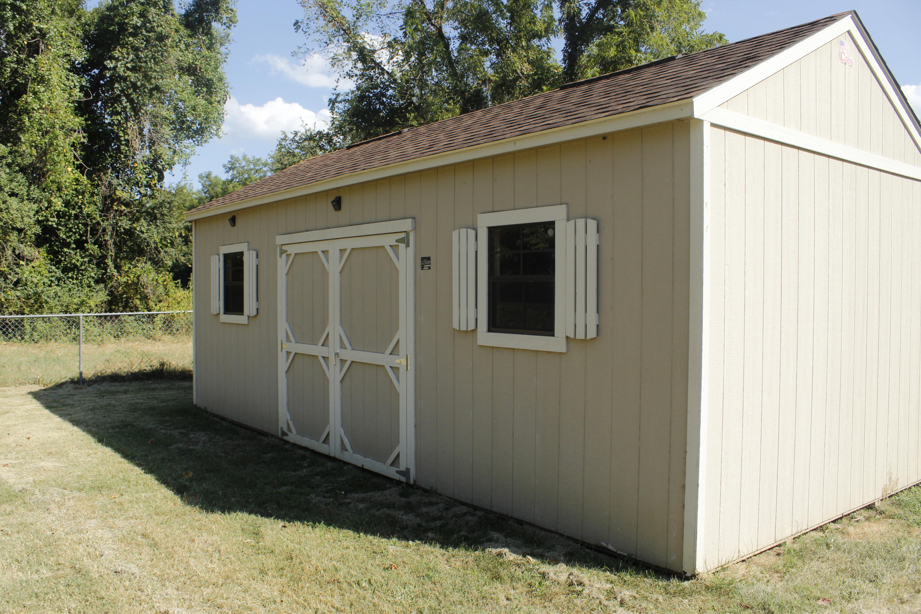 1054 South Peach Tree Avenue Property Photo 6