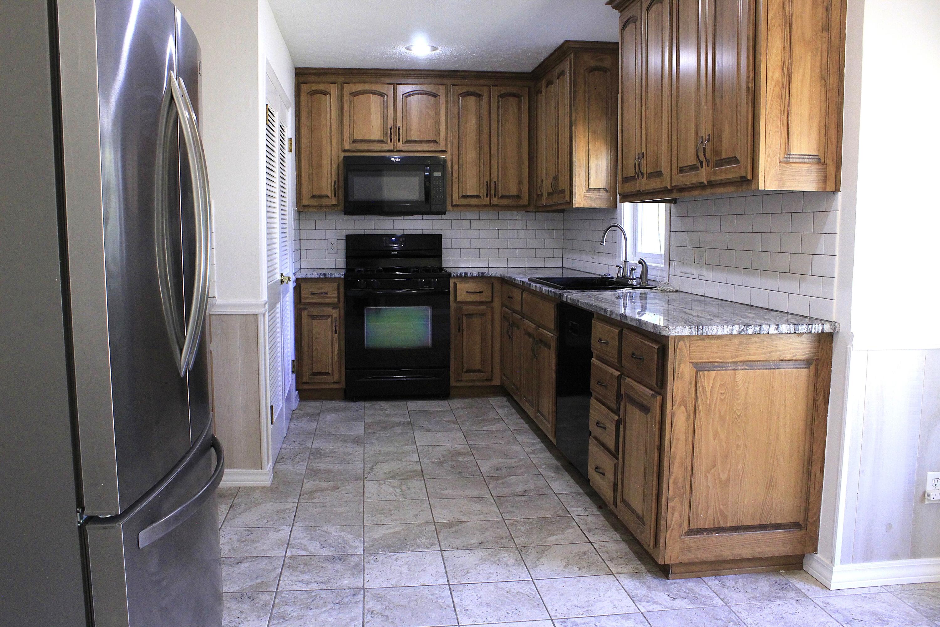 1054 South Peach Tree Avenue Property Photo 7