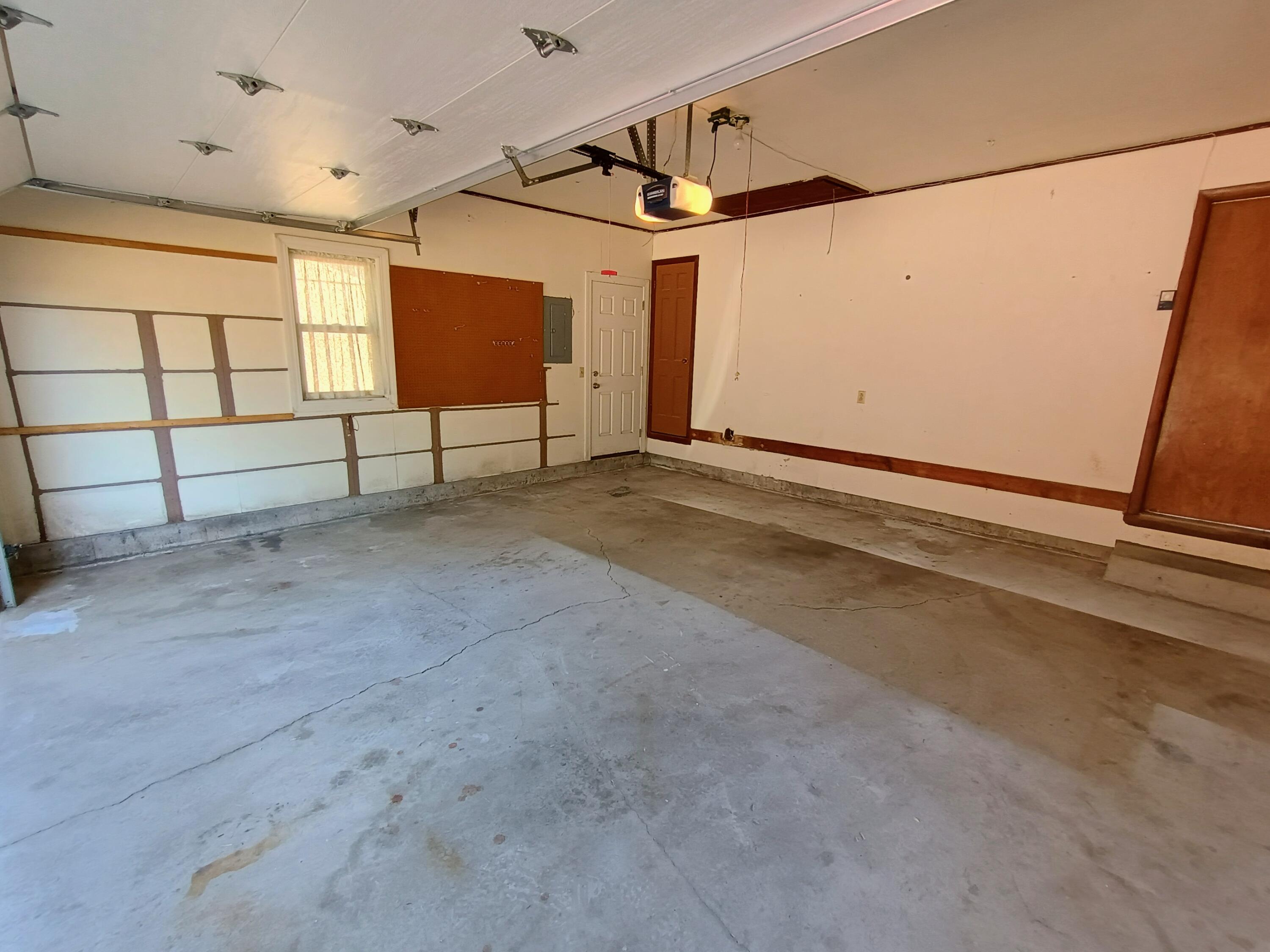 1054 South Peach Tree Avenue Property Photo 30