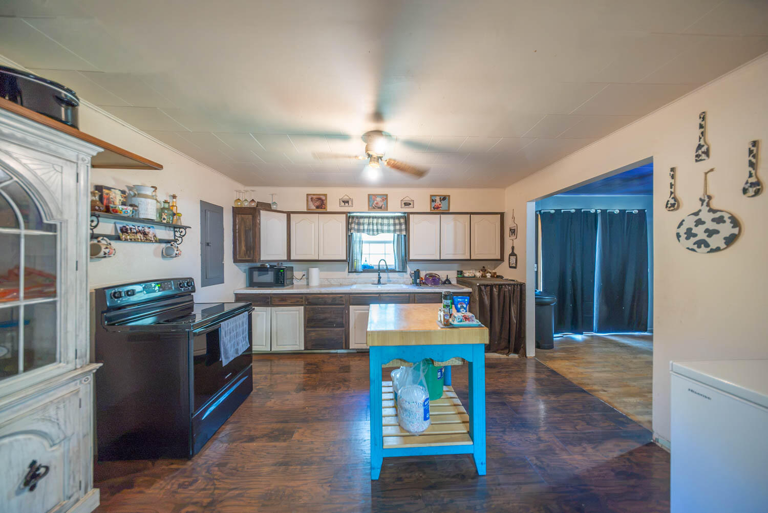 7777 Jayson Street Property Photo 9