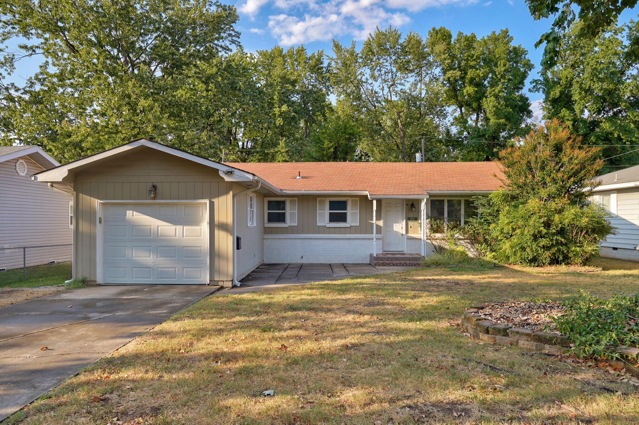 1533 East Broadmoor Street Property Photo 1