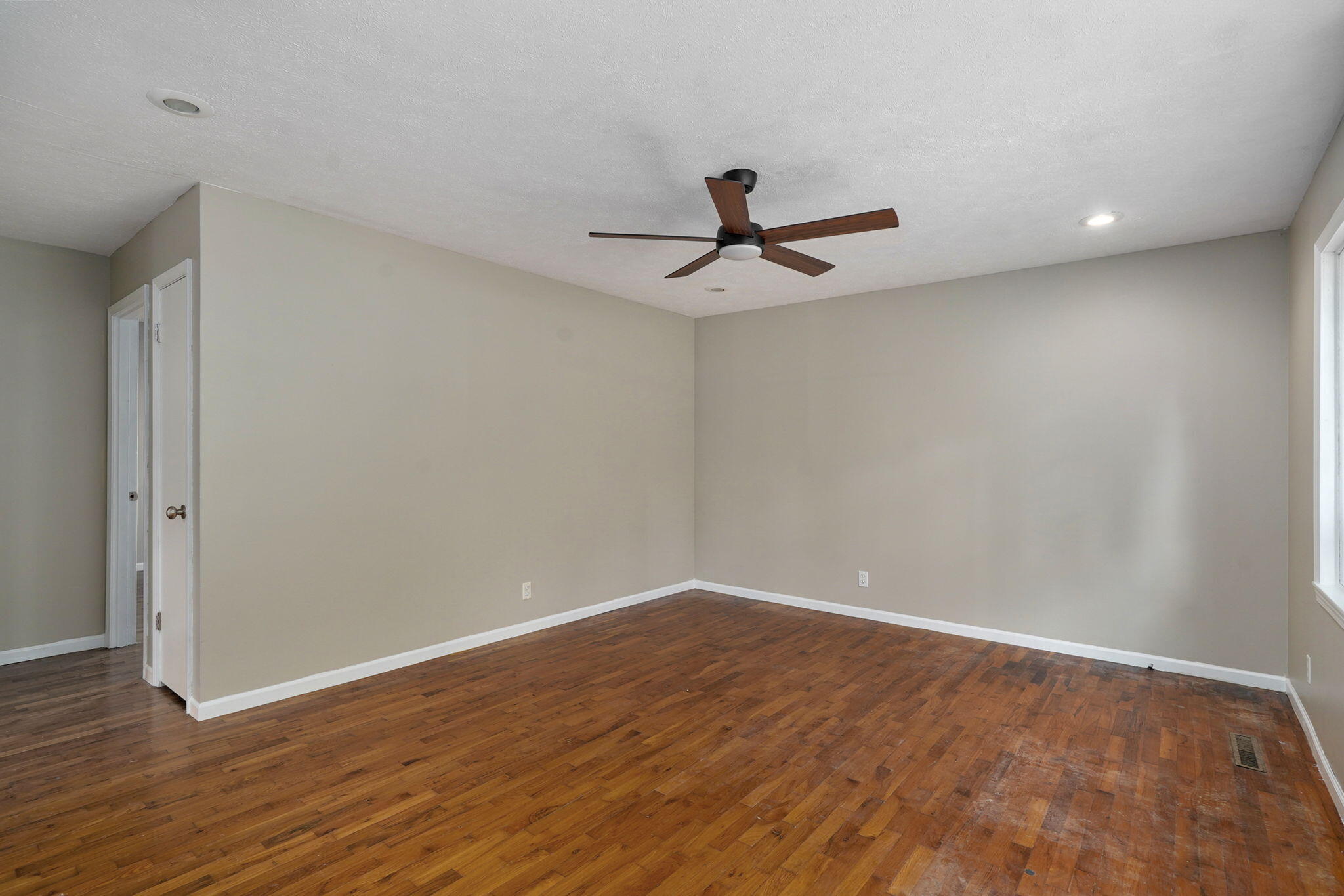 1533 East Broadmoor Street Property Photo 4