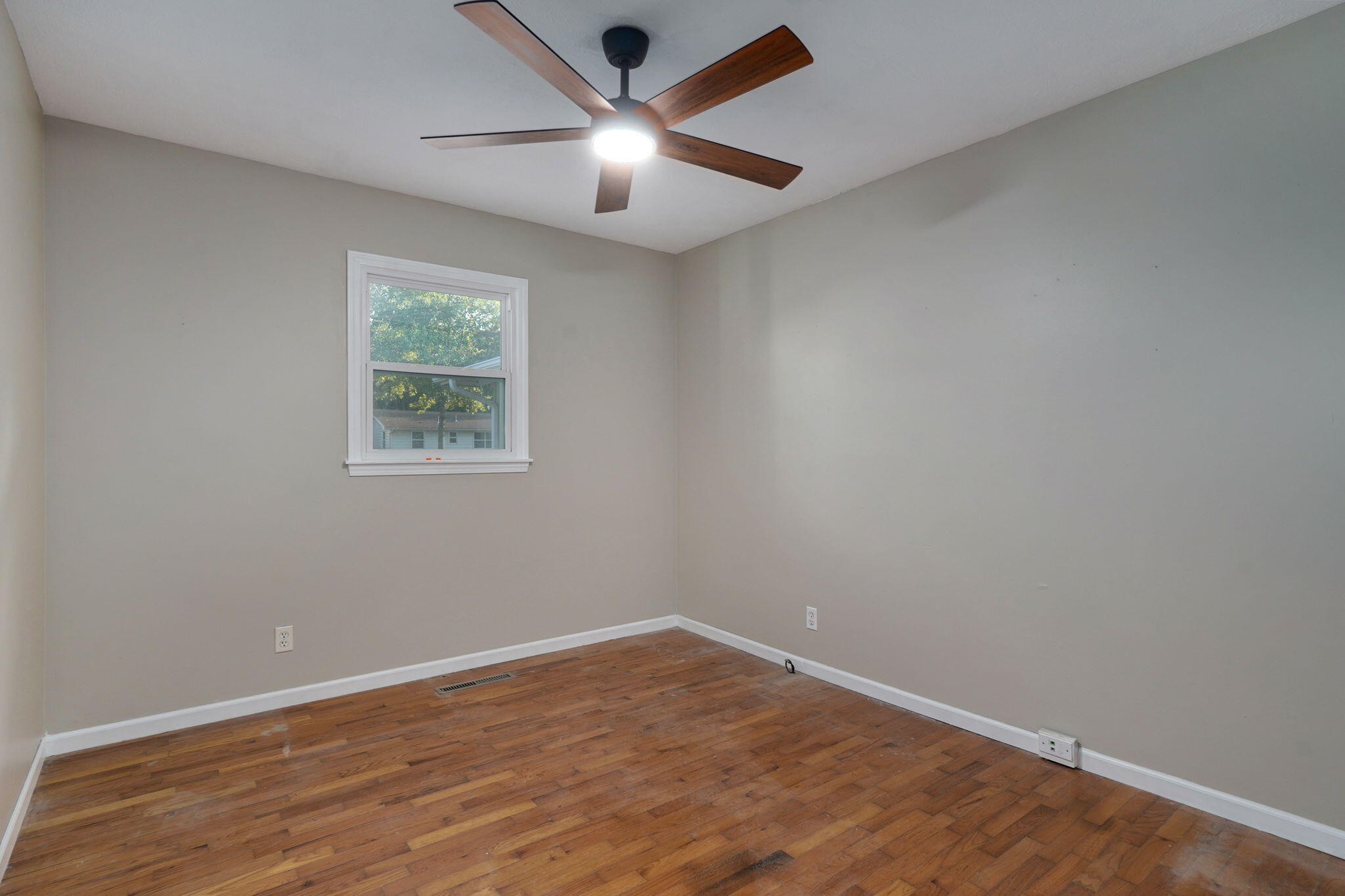 1533 East Broadmoor Street Property Photo 10