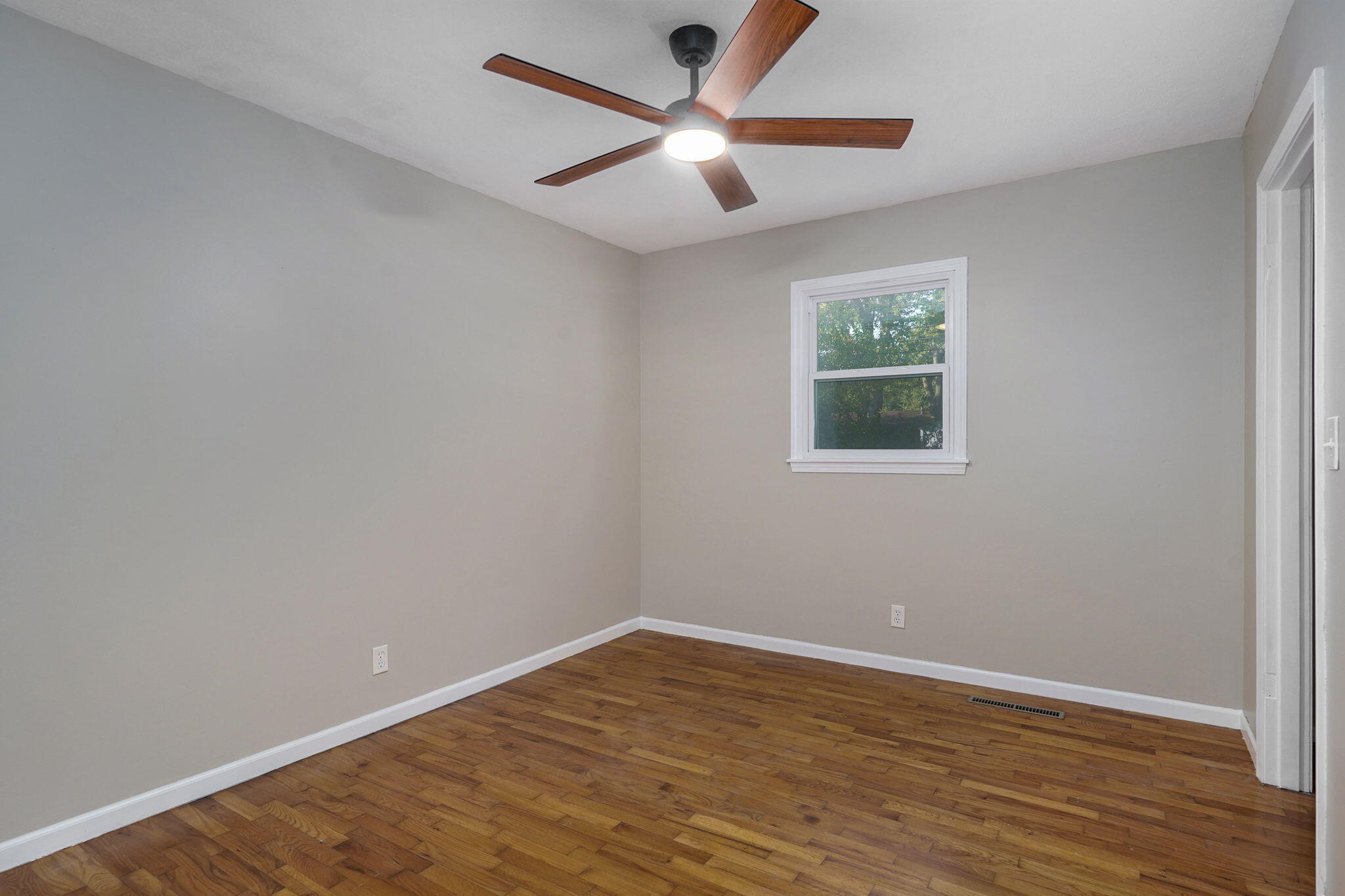 1533 East Broadmoor Street Property Photo 11