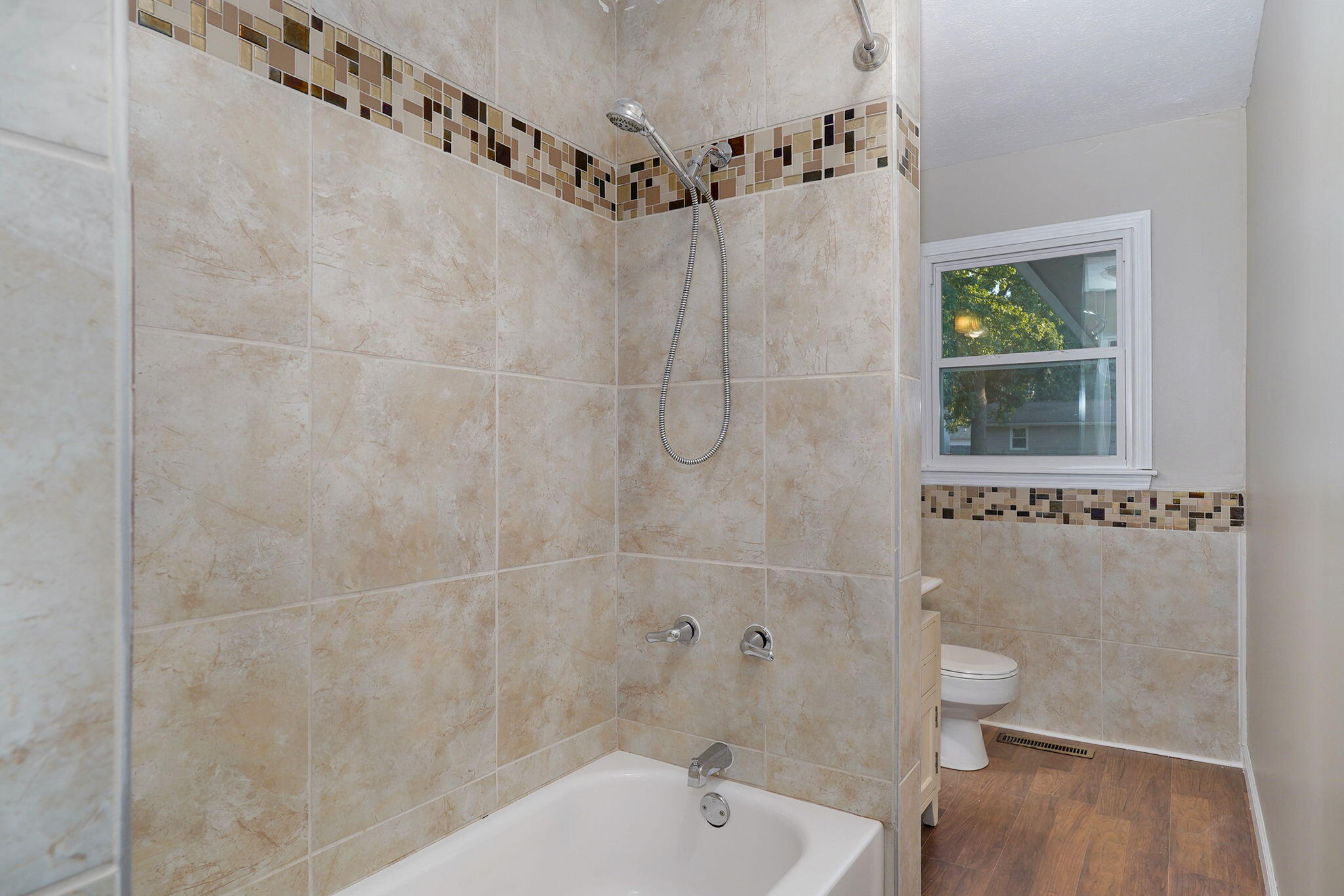 1533 East Broadmoor Street Property Photo 12